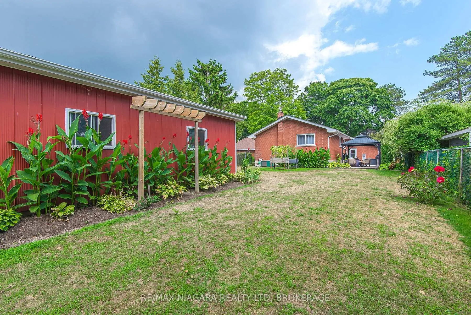 Photo 32 of 62 Oakridge Crescent E, Port Colborne, Sugarloaf — HOMEH