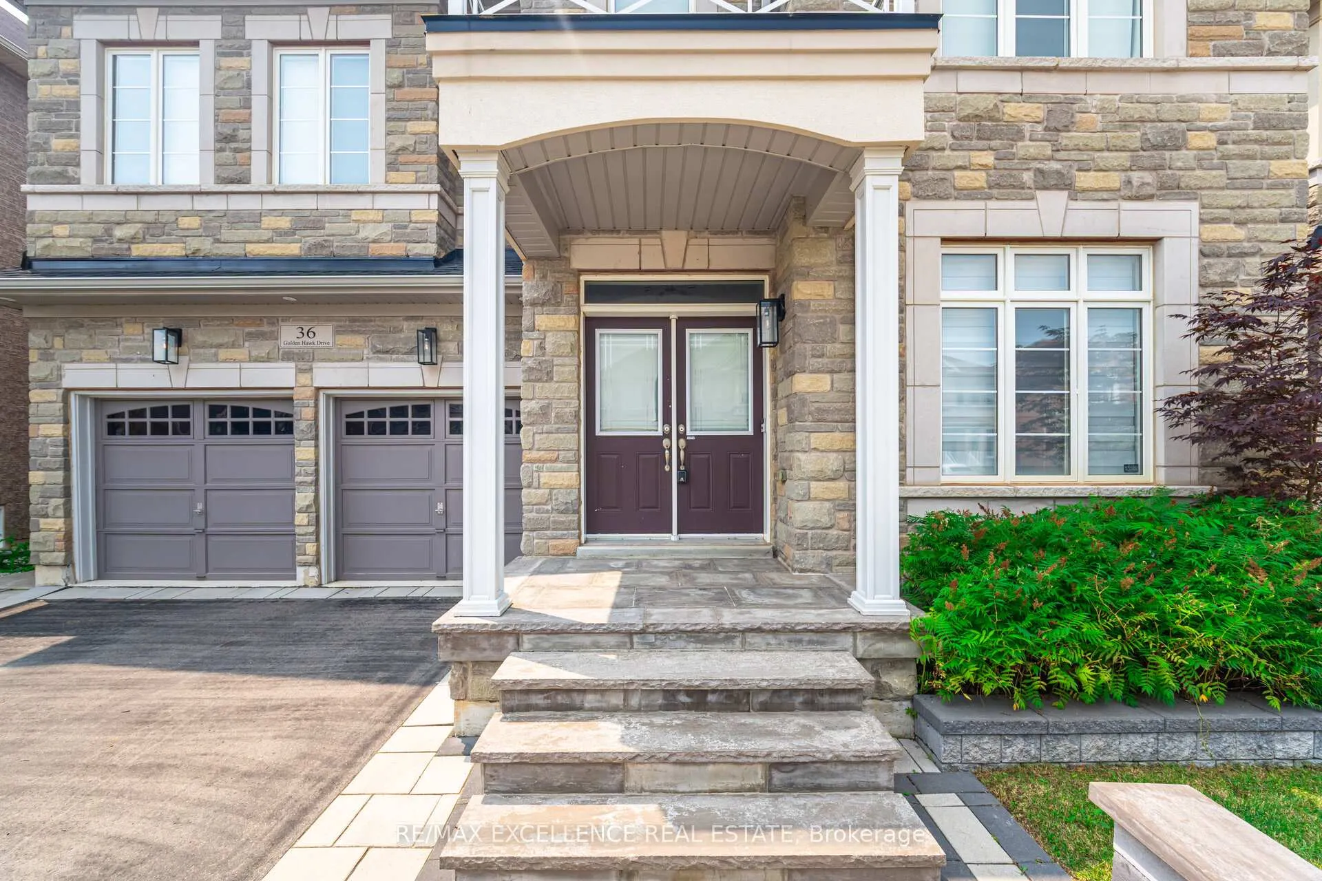 Photo 3 of 36 Golden Hawk Drive, Hamilton, Waterdown — HOMEH