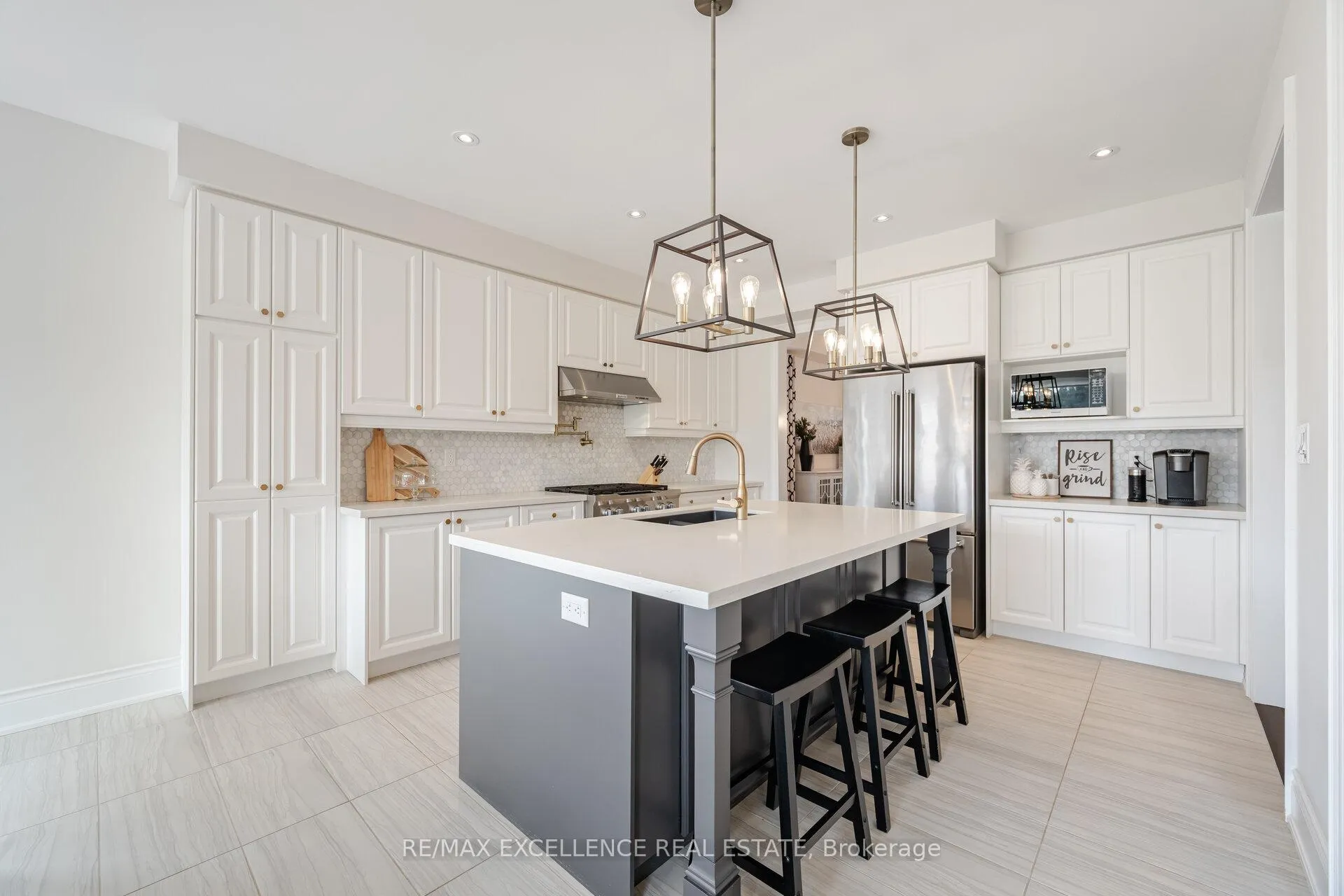 Photo 10 of 36 Golden Hawk Drive, Hamilton, Waterdown — HOMEH