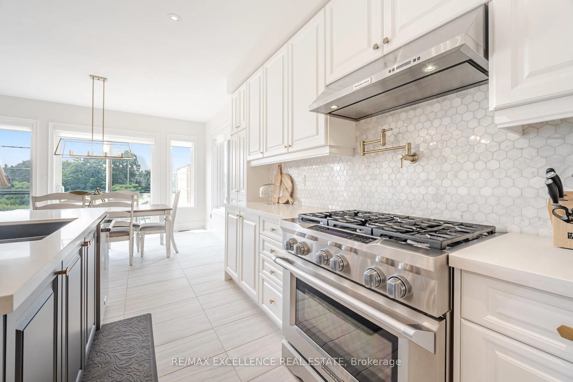 Photo 11 of 36 Golden Hawk Drive, Hamilton, Waterdown — HOMEH