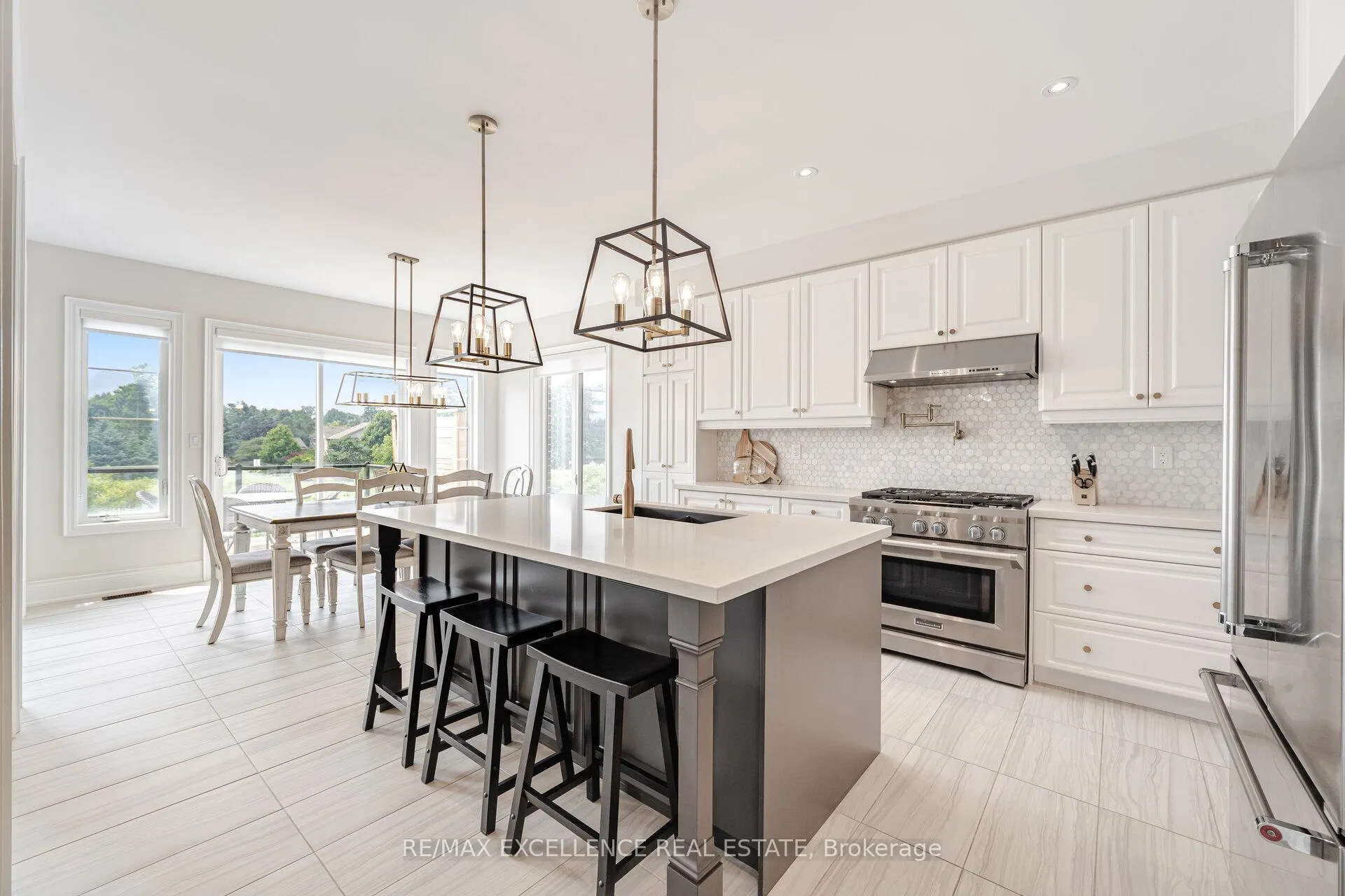 Photo 16 of 36 Golden Hawk Drive, Hamilton, Waterdown — HOMEH