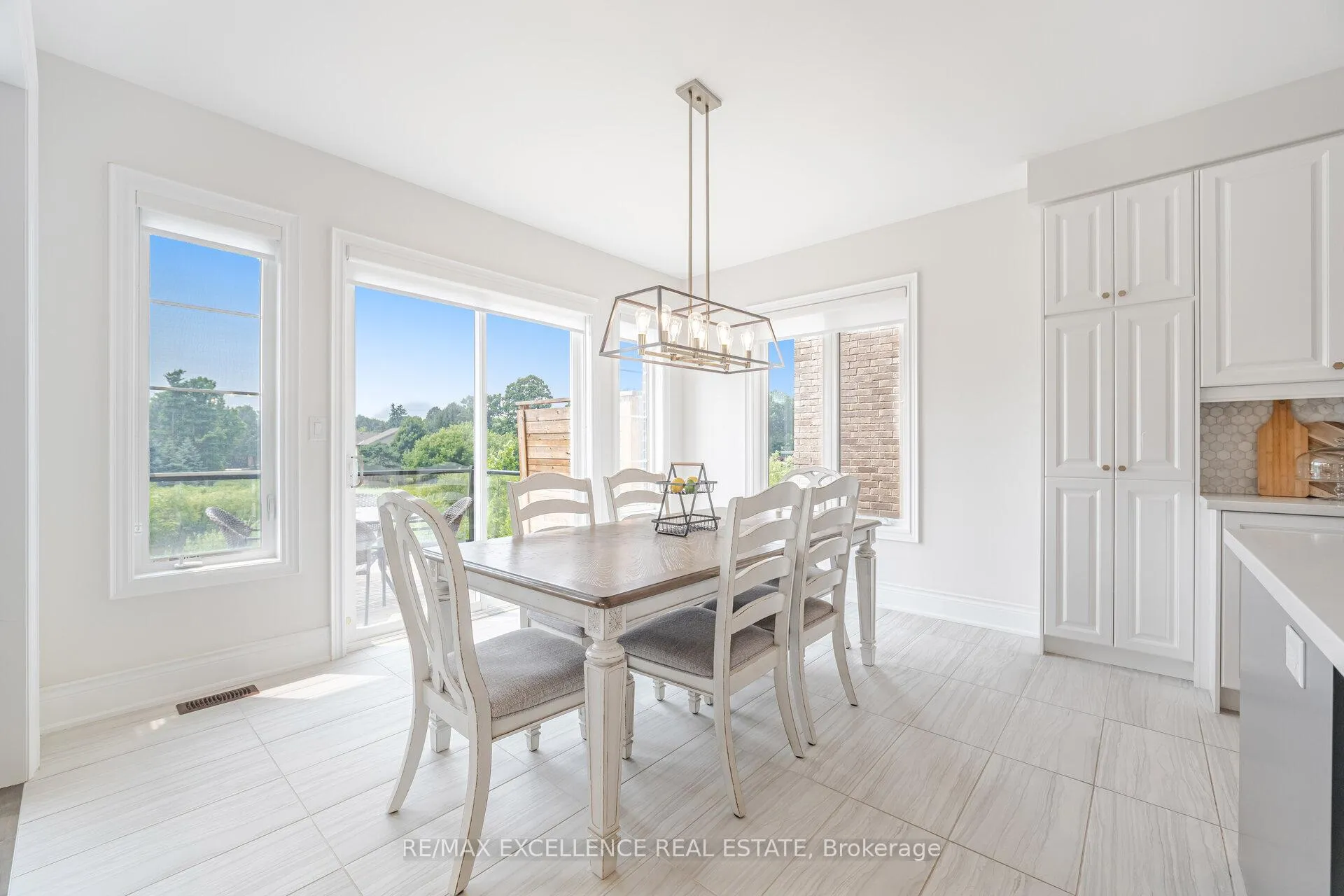 Photo 17 of 36 Golden Hawk Drive, Hamilton, Waterdown — HOMEH