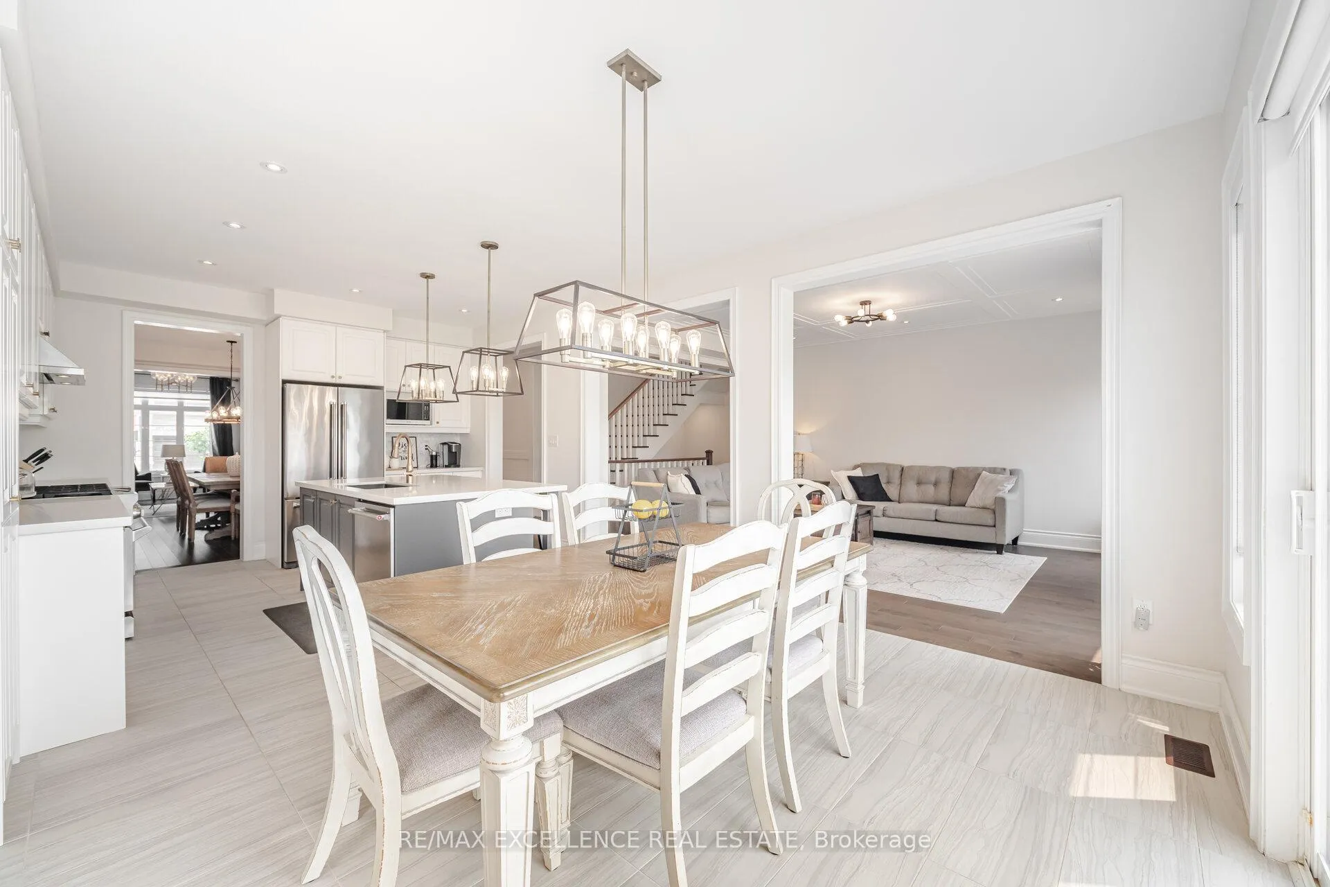 Photo 18 of 36 Golden Hawk Drive, Hamilton, Waterdown — HOMEH