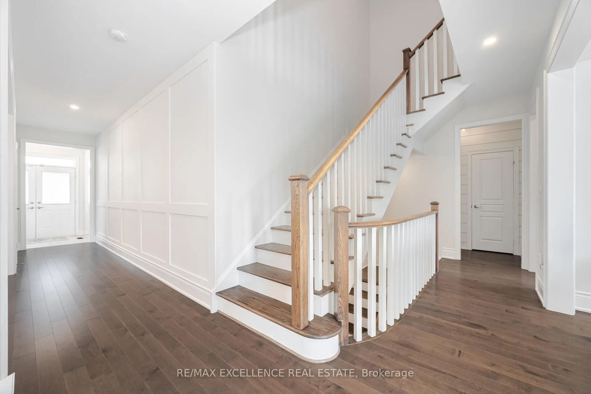 Photo 24 of 36 Golden Hawk Drive, Hamilton, Waterdown — HOMEH