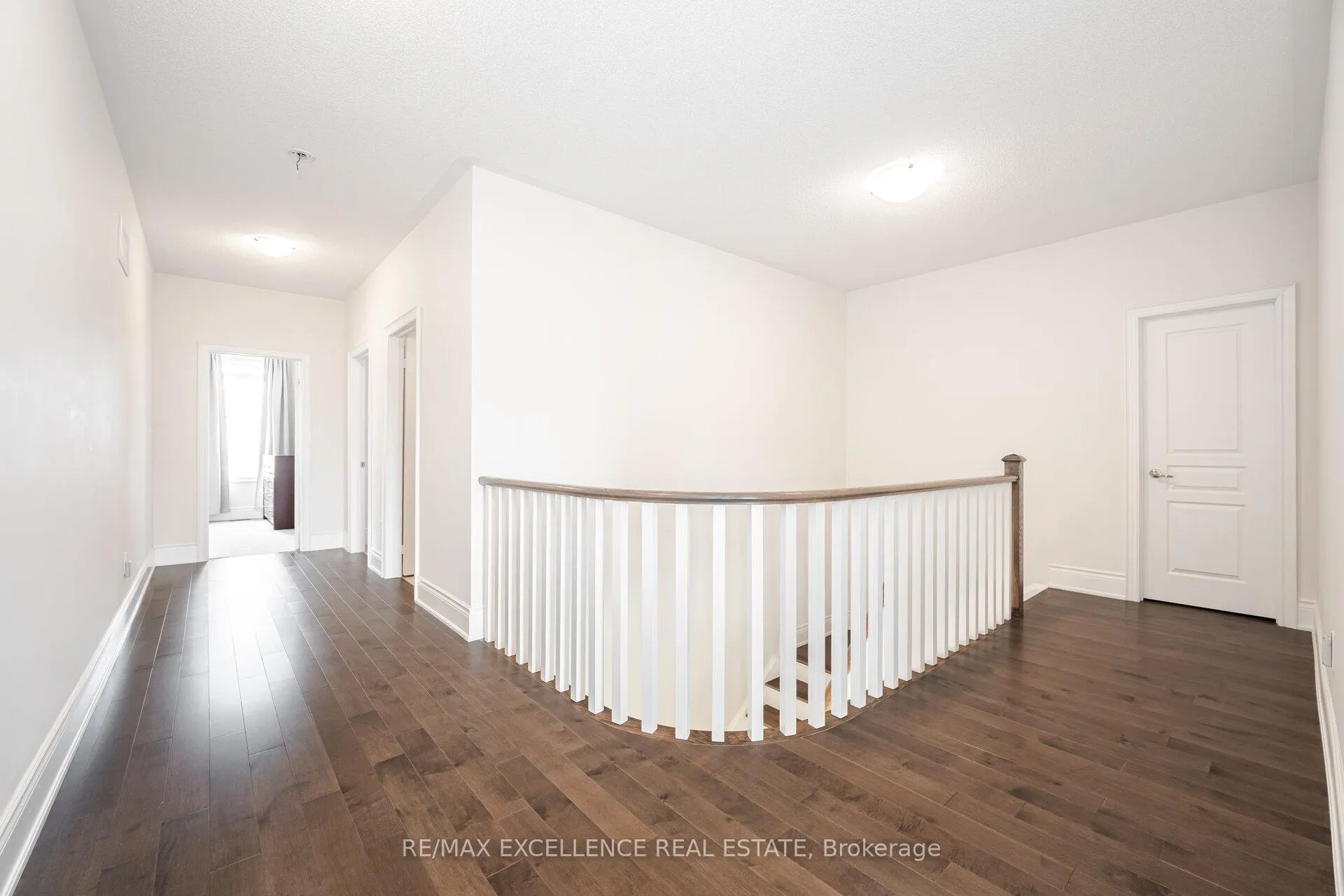 Photo 26 of 36 Golden Hawk Drive, Hamilton, Waterdown — HOMEH