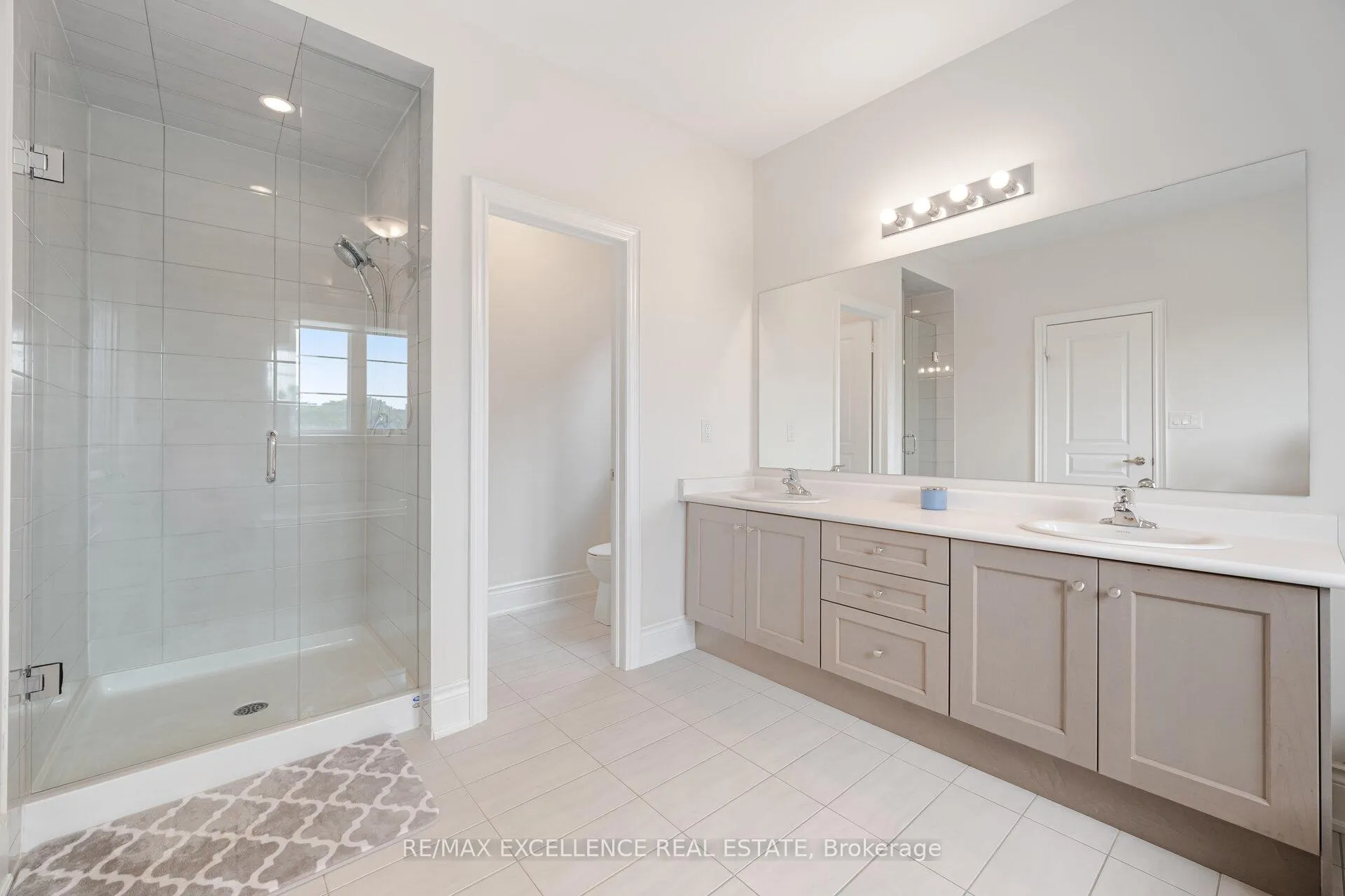 Photo 32 of 36 Golden Hawk Drive, Hamilton, Waterdown — HOMEH