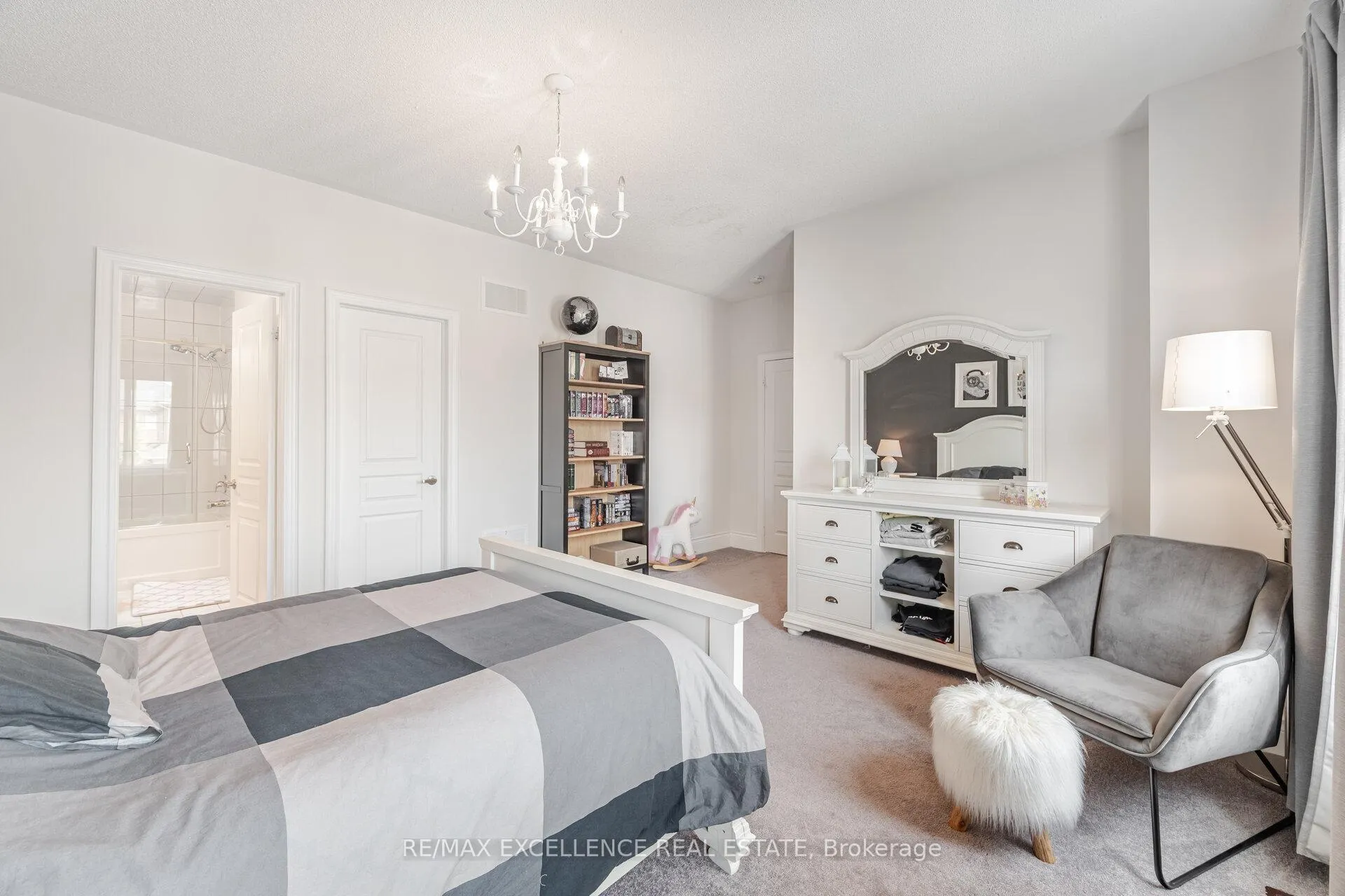 Photo 37 of 36 Golden Hawk Drive, Hamilton, Waterdown — HOMEH