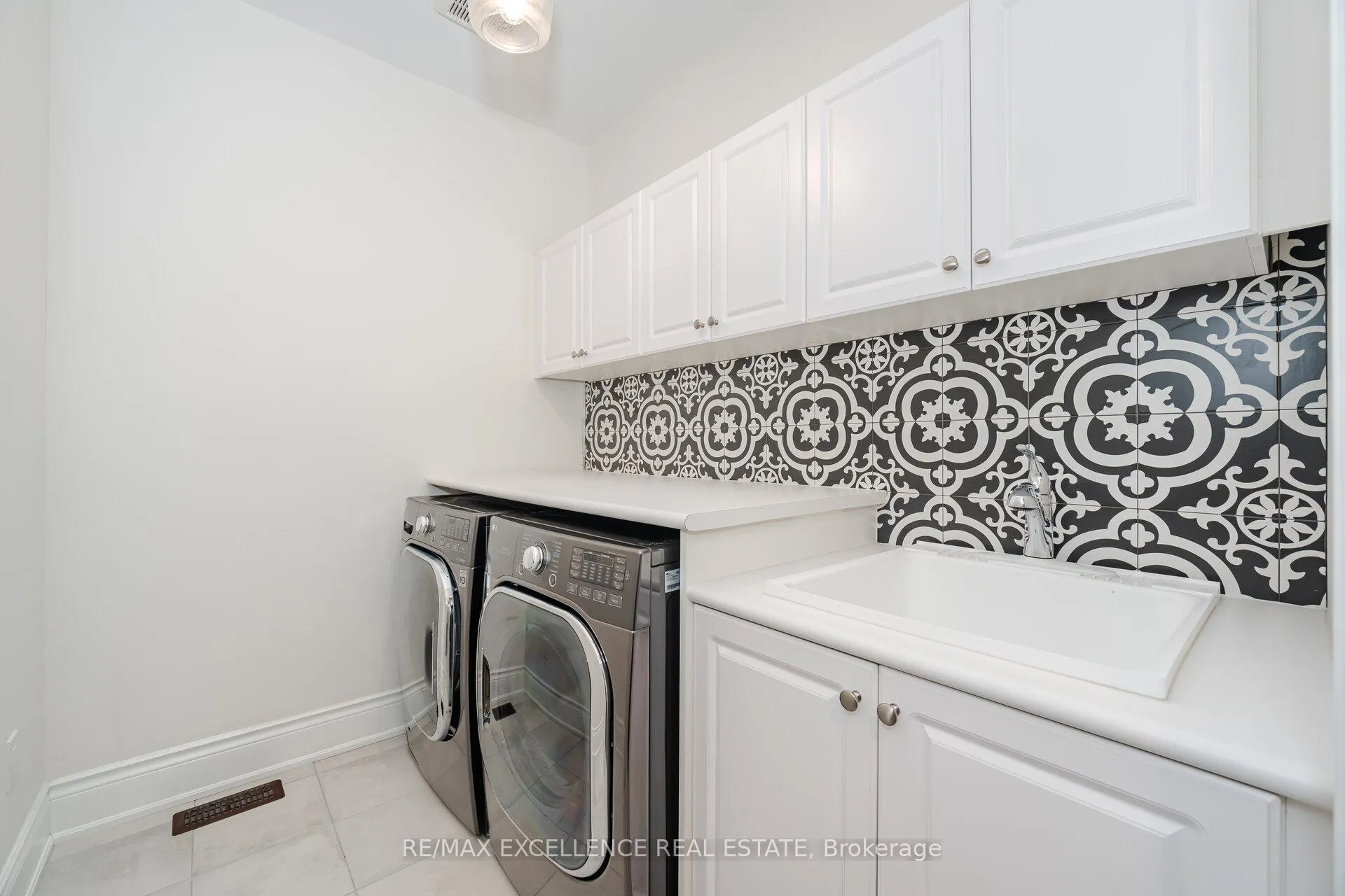 Photo 39 of 36 Golden Hawk Drive, Hamilton, Waterdown — HOMEH