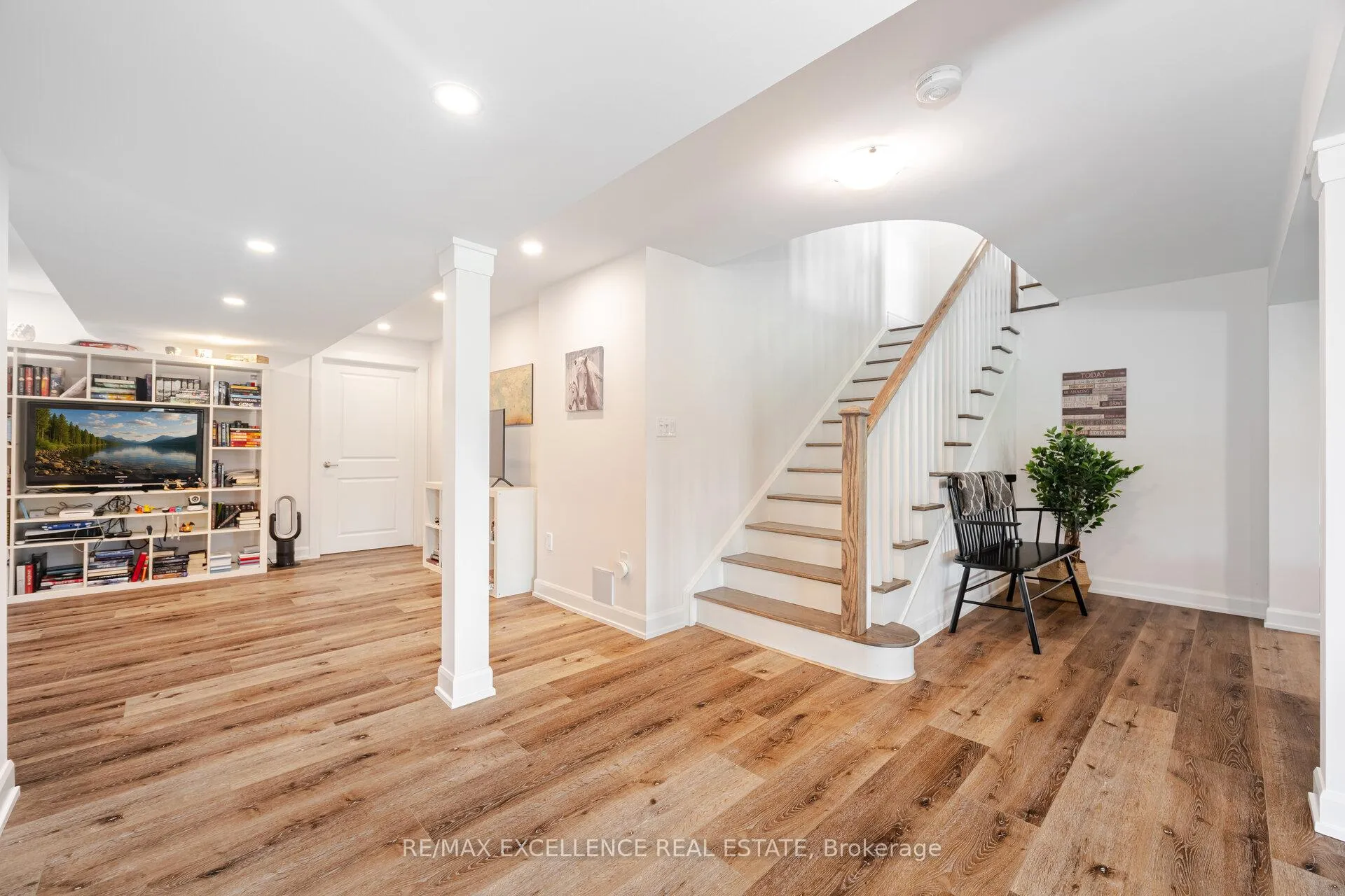 Photo 40 of 36 Golden Hawk Drive, Hamilton, Waterdown — HOMEH