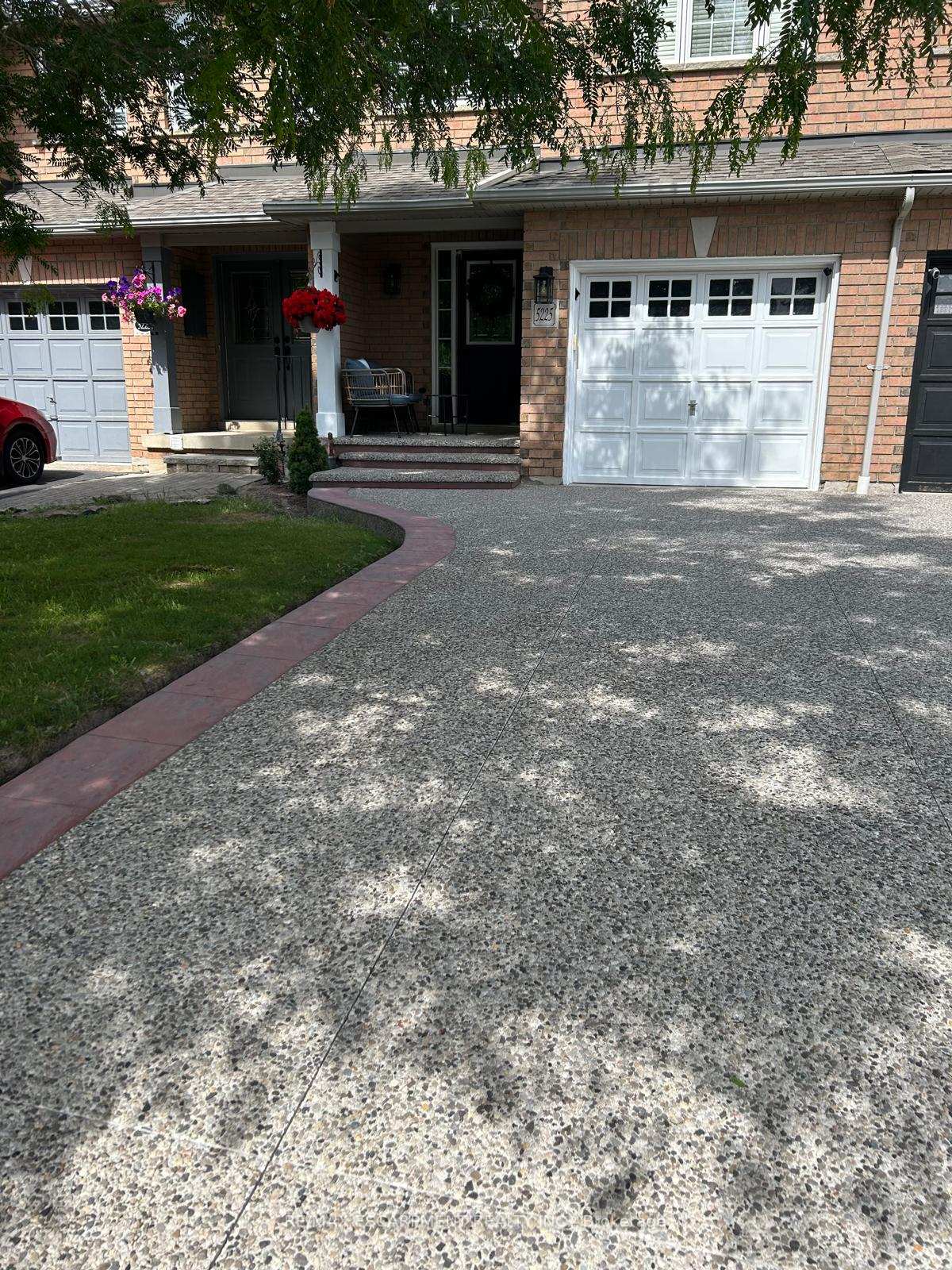 Photo 3 of 5225 Thornburn Drive, Burlington, Uptown — HOMEH