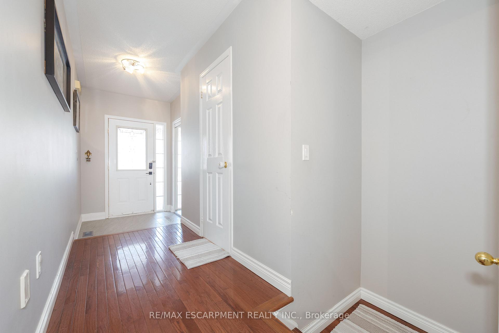 Photo 7 of 5225 Thornburn Drive, Burlington, Uptown — HOMEH
