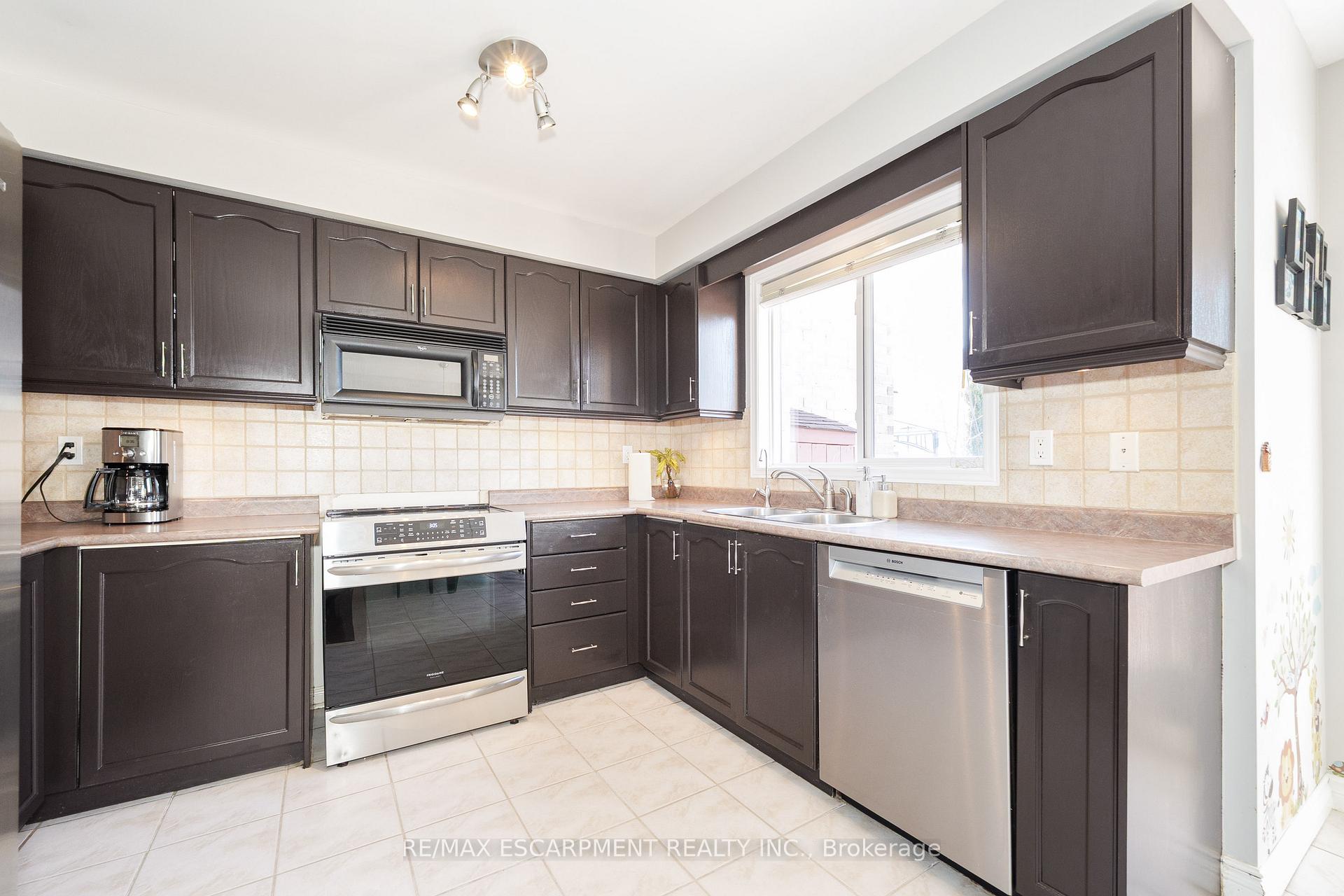 Photo 15 of 5225 Thornburn Drive, Burlington, Uptown — HOMEH