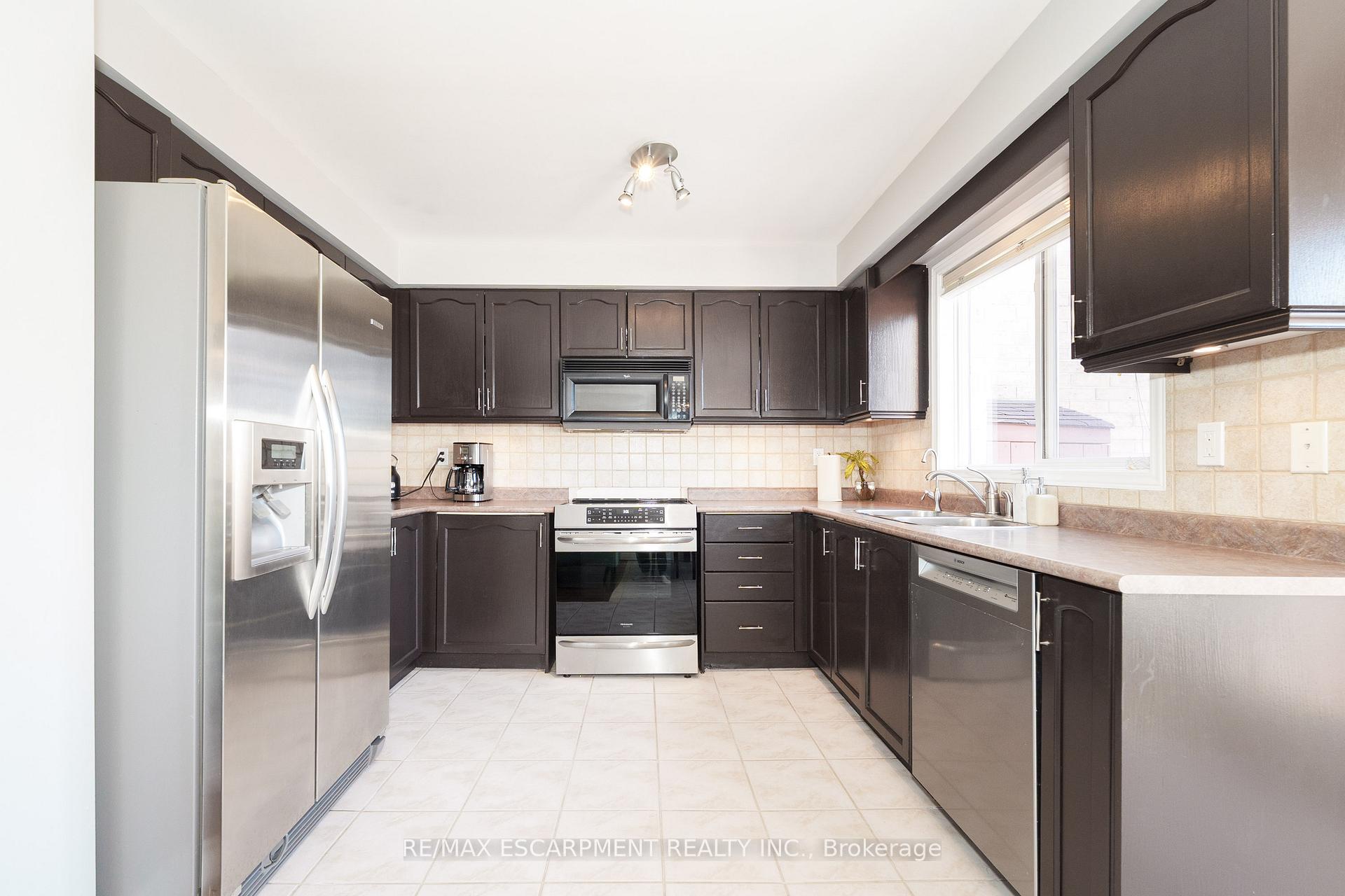 Photo 16 of 5225 Thornburn Drive, Burlington, Uptown — HOMEH