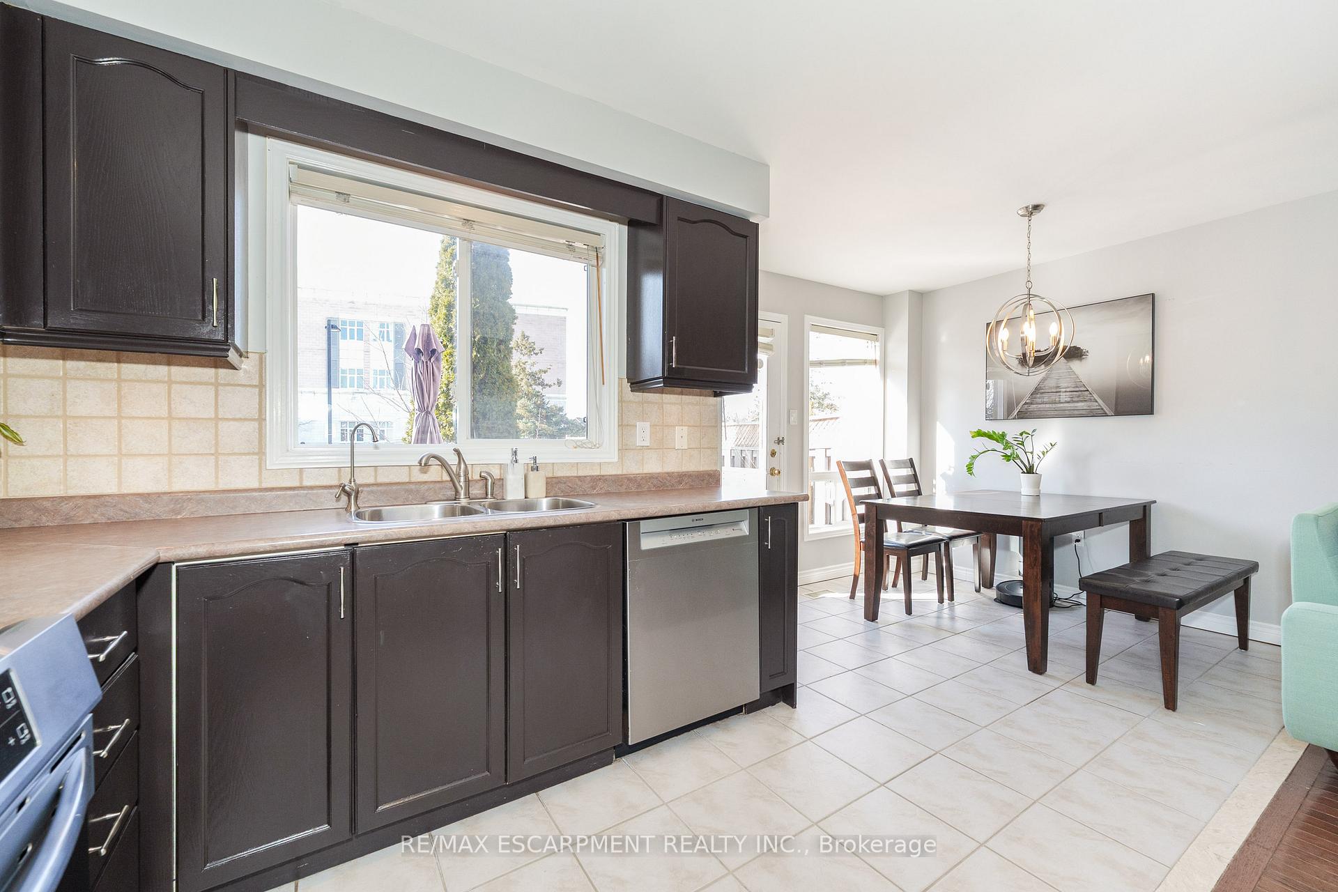 Photo 17 of 5225 Thornburn Drive, Burlington, Uptown — HOMEH