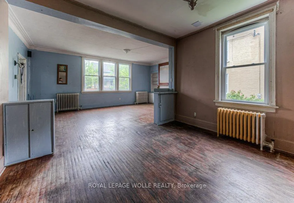 Photo 4 of 28 Allen Street E, Waterloo — HOMEH