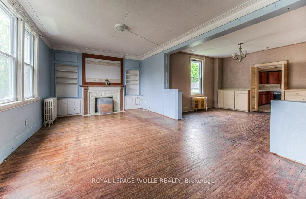 Photo 5 of 28 Allen Street E, Waterloo — HOMEH