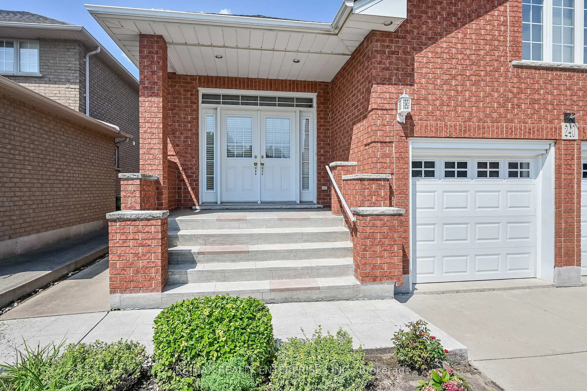 Photo 2 of 240 Chesley Street, Hamilton, Sheldon — HOMEH