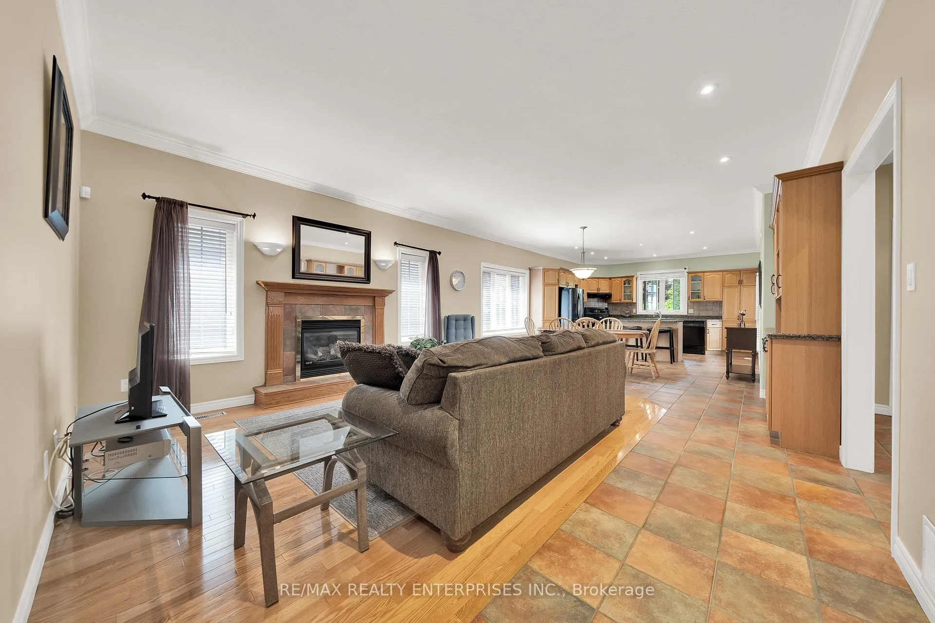 Photo 13 of 240 Chesley Street, Hamilton, Sheldon — HOMEH