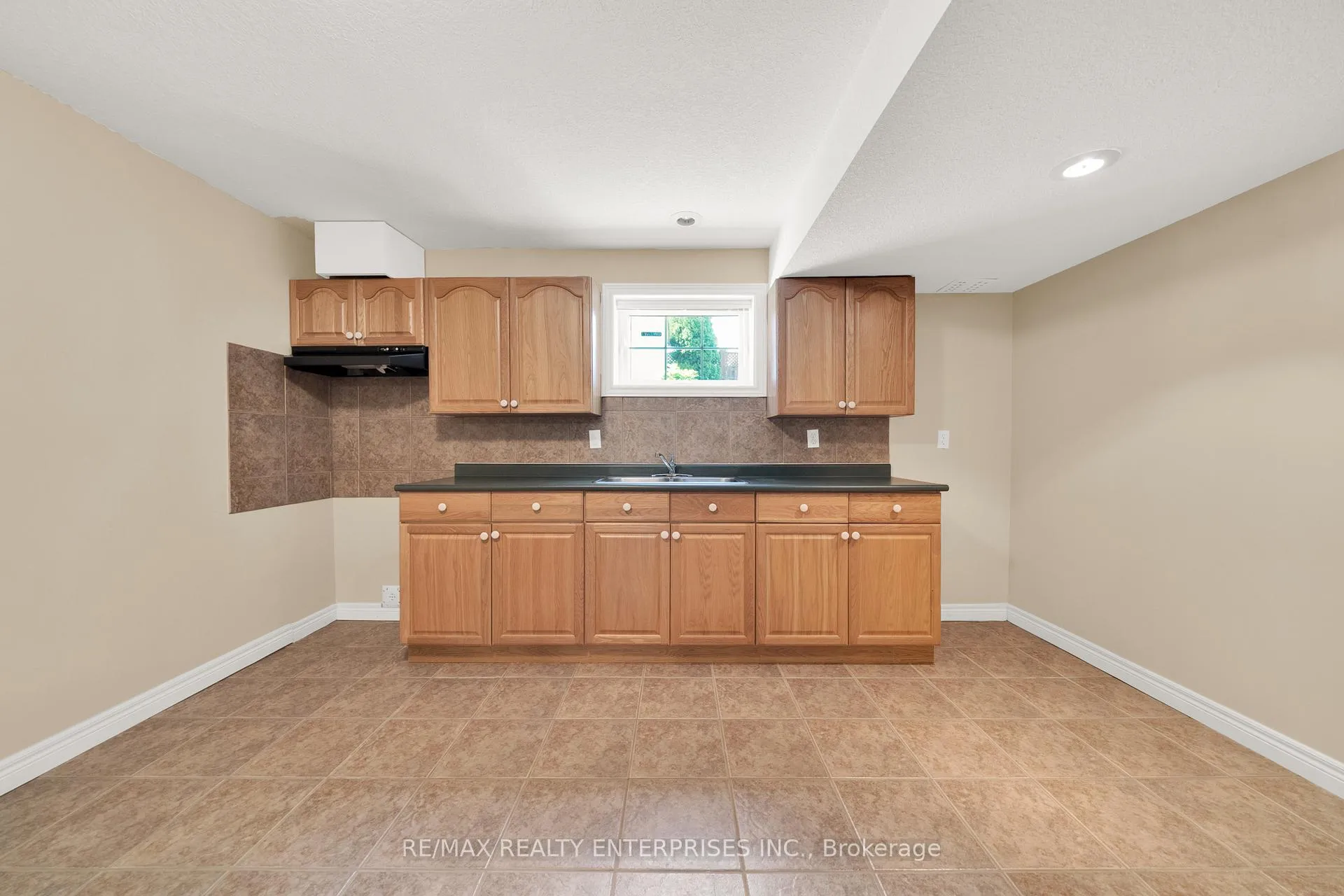 Photo 35 of 240 Chesley Street, Hamilton, Sheldon — HOMEH