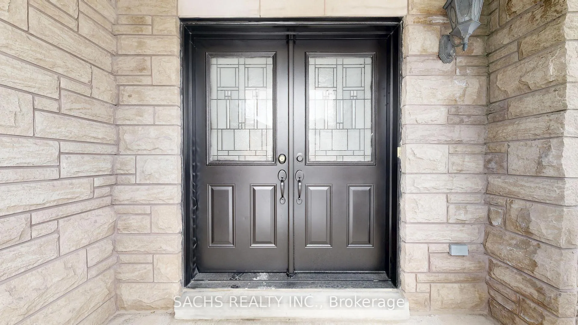 Photo 3 of 272 Lauderdale Drive, Vaughan, Patterson — HOMEH