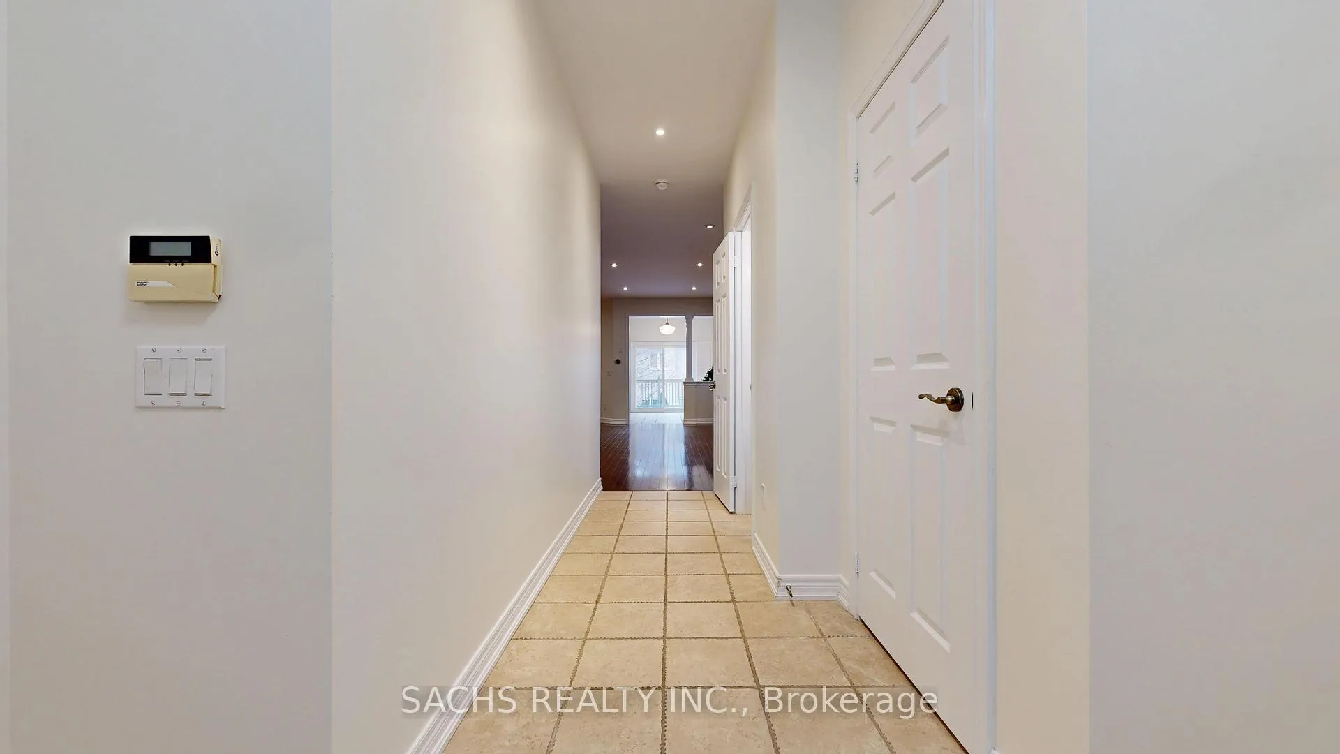 Photo 5 of 272 Lauderdale Drive, Vaughan, Patterson — HOMEH