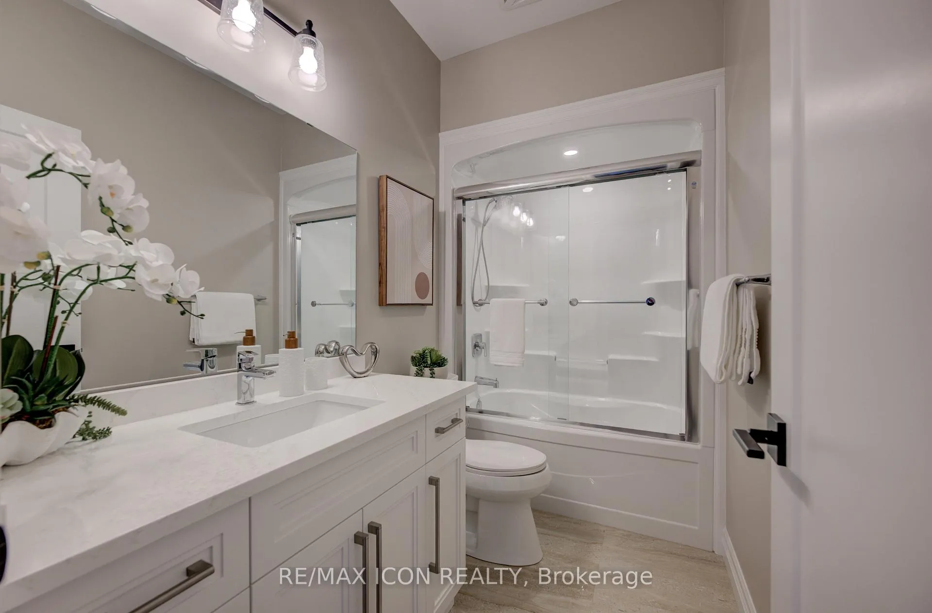 Photo 7 of Unit 13, 68 Cedar Street, Brant, Paris — HOMEH