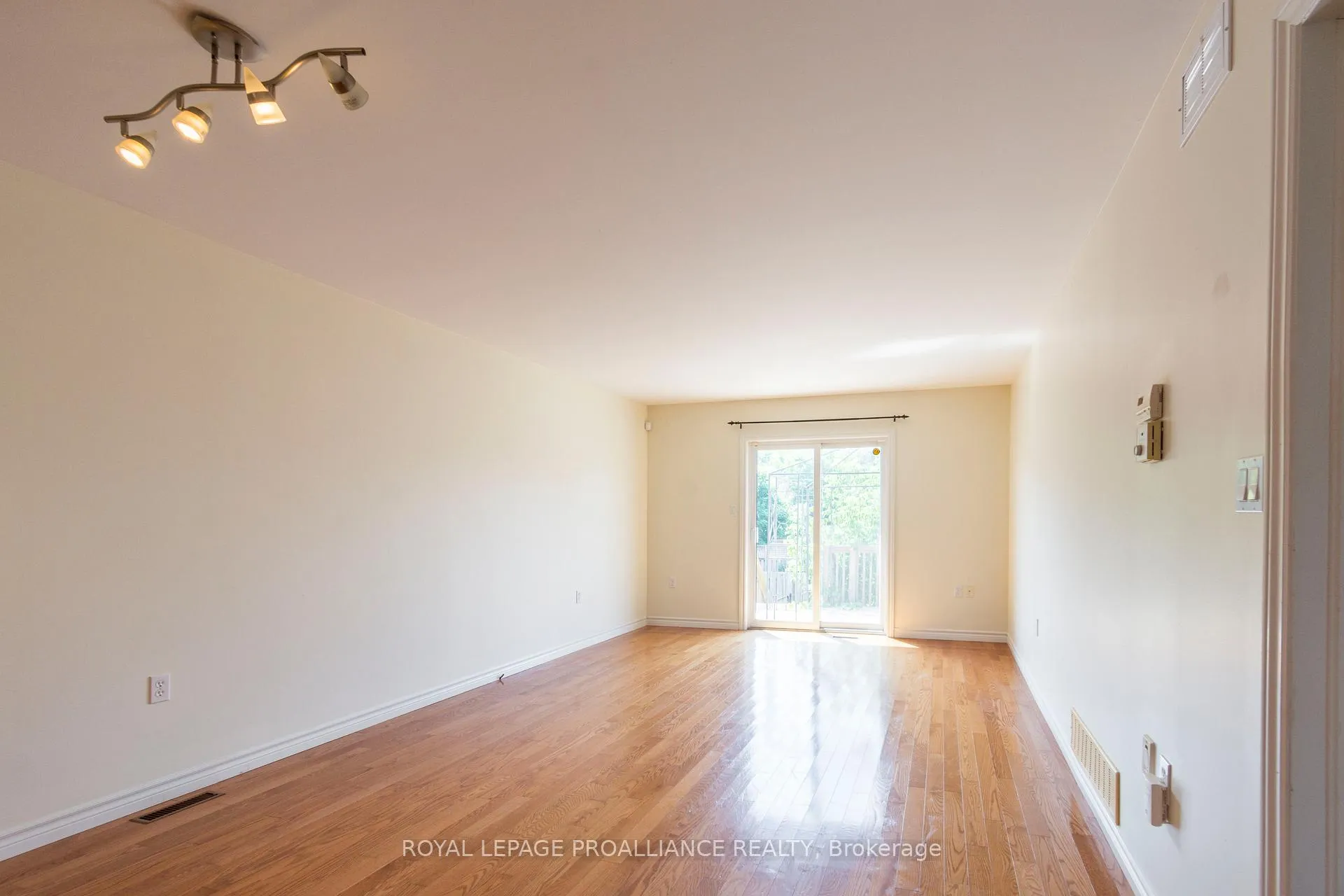 Photo 10 of 15D Gross Street, Brighton — HOMEH