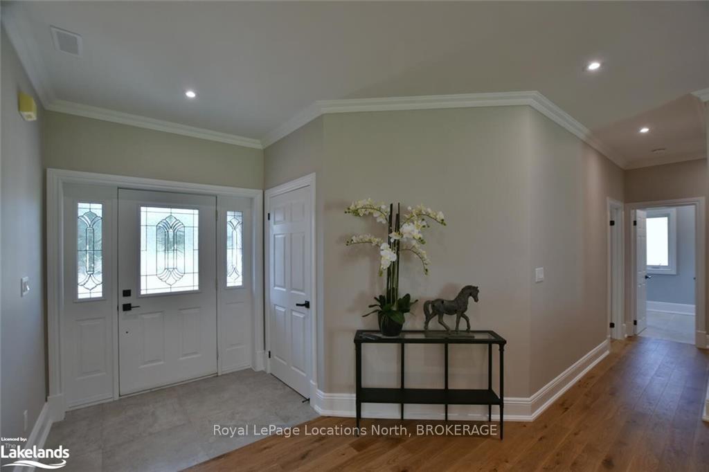 Photo 2 of 4 Laurel Boulevard, Collingwood — HOMEH