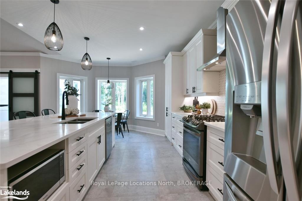 Photo 10 of 4 Laurel Boulevard, Collingwood — HOMEH