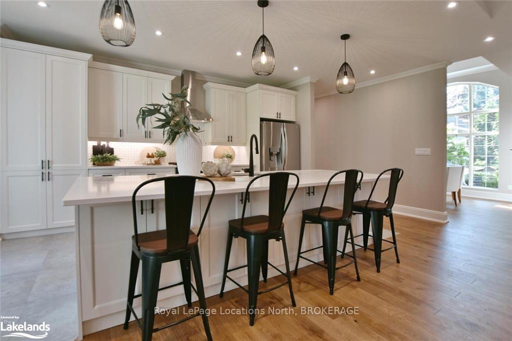 Photo 12 of 4 Laurel Boulevard, Collingwood — HOMEH