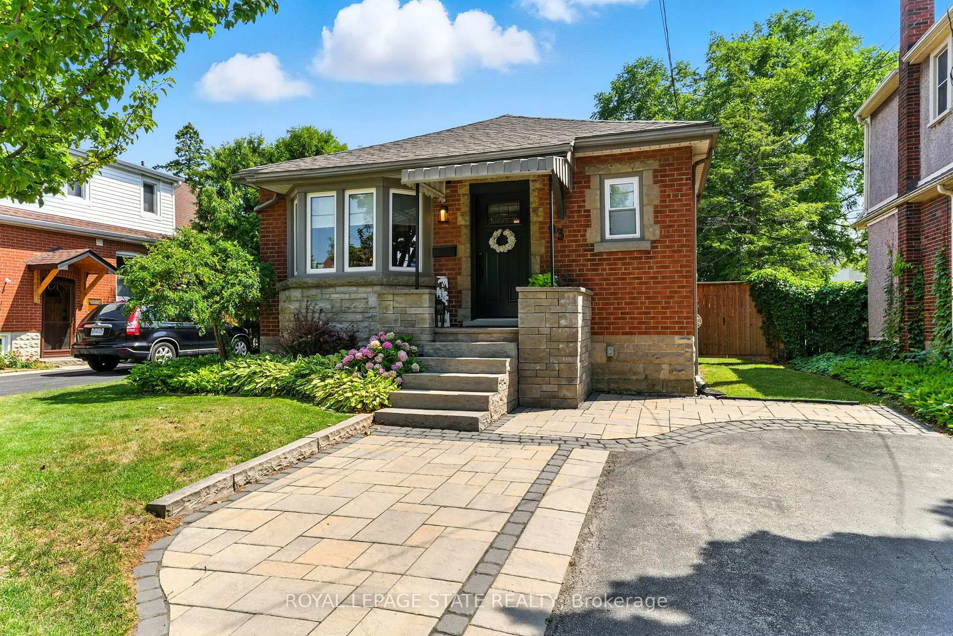 Photo 2 of 93 Highcliffe Avenue, Hamilton, Centremount — HOMEH