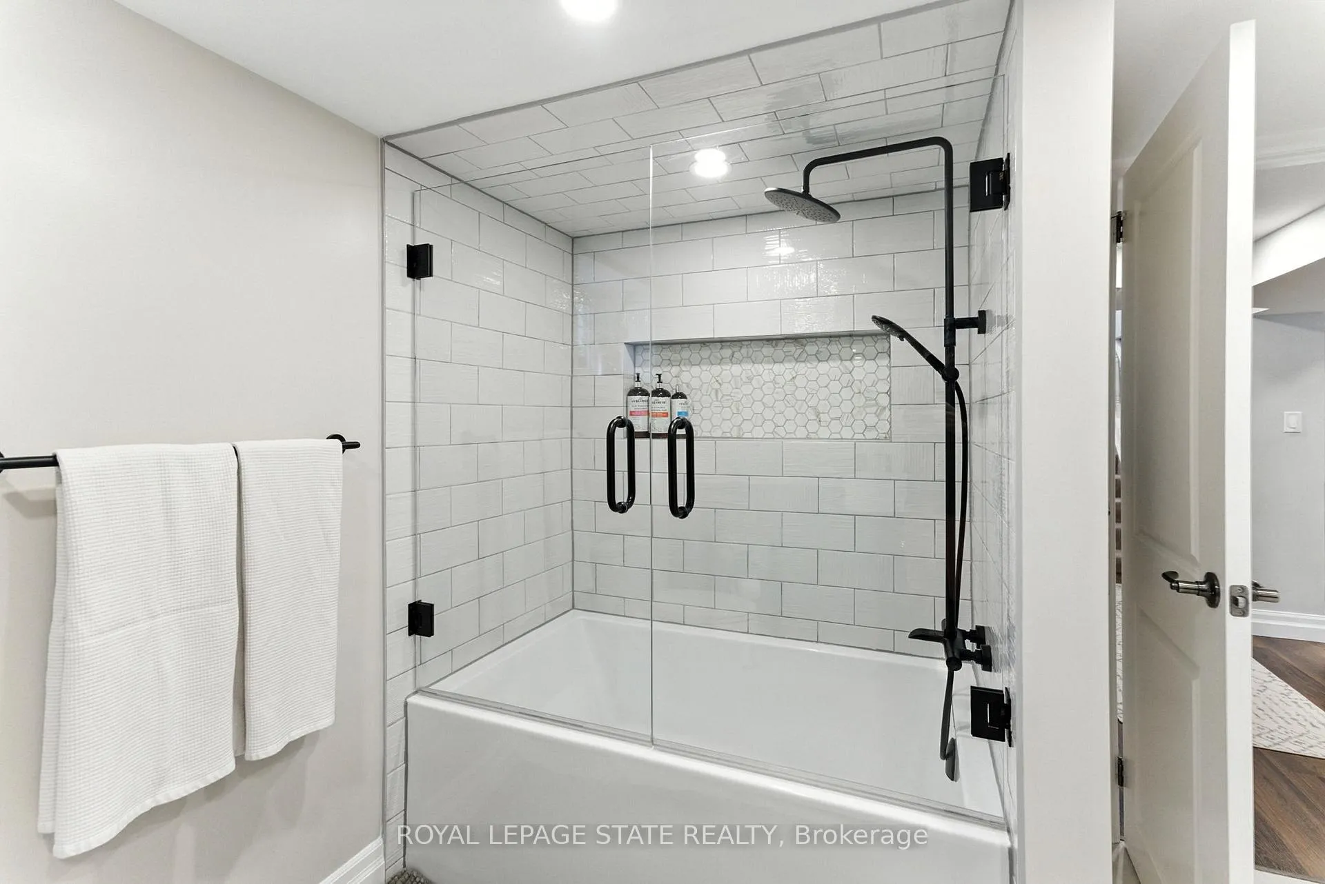 Photo 29 of 93 Highcliffe Avenue, Hamilton, Centremount — HOMEH