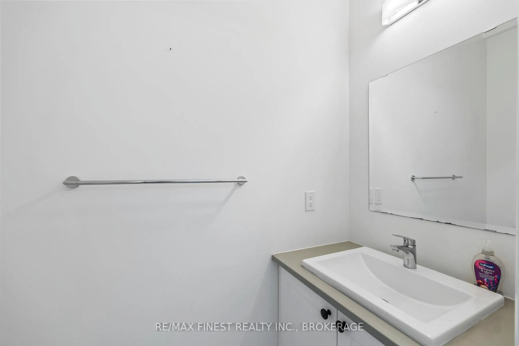 Photo 9 of 1540 Davenport Crescent, Kingston, City Northwest — HOMEH