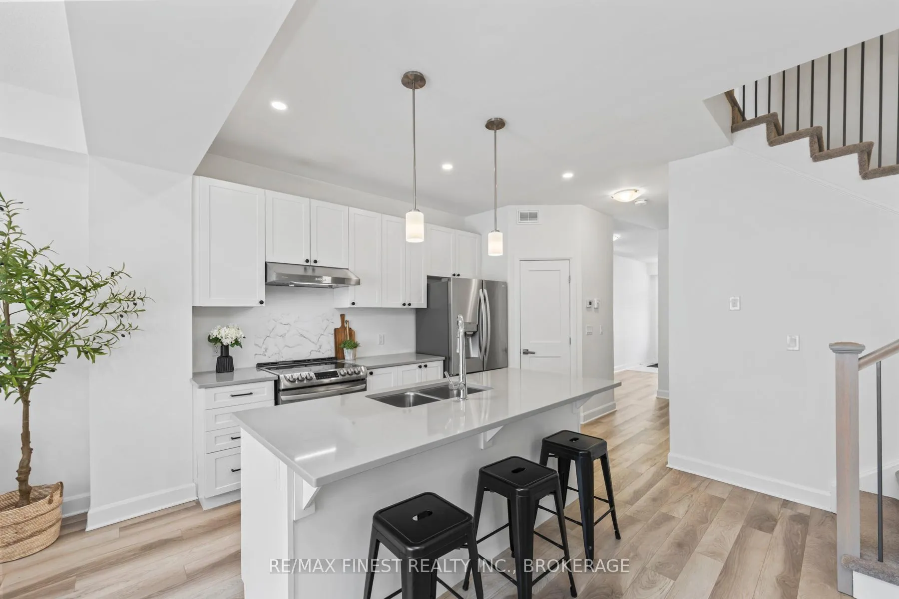 Photo 14 of 1540 Davenport Crescent, Kingston, City Northwest — HOMEH