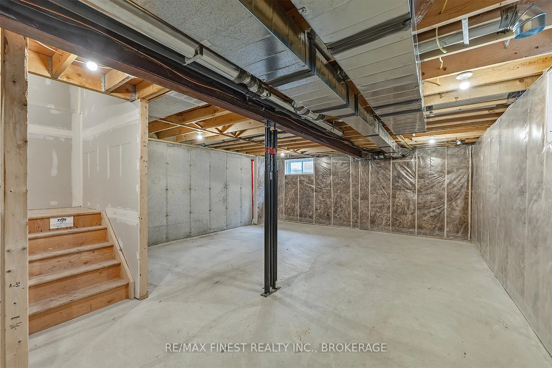 Photo 41 of 1540 Davenport Crescent, Kingston, City Northwest — HOMEH