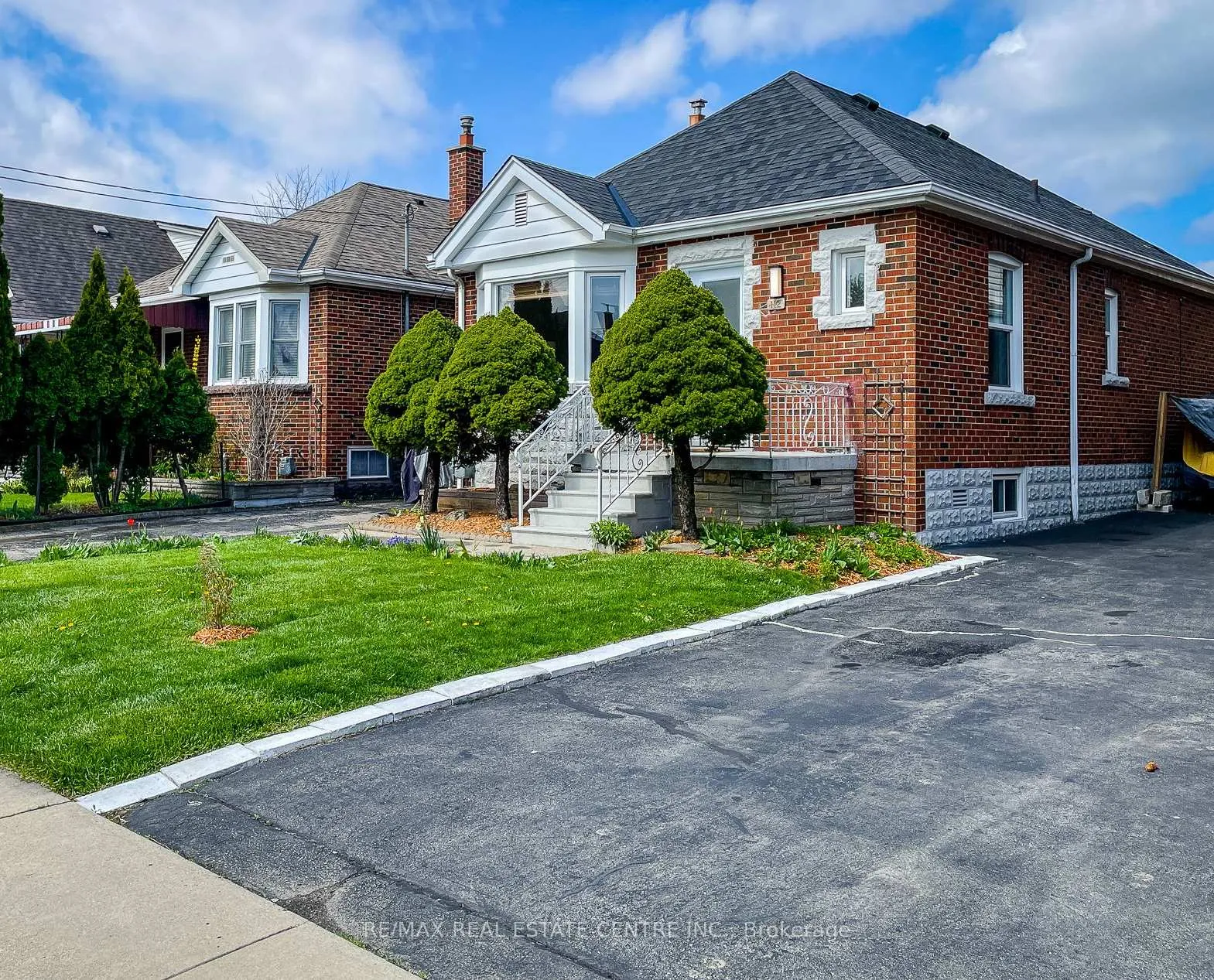 Photo 1 of 112 Tragina Avenue S, Hamilton, Bartonville — HOMEH