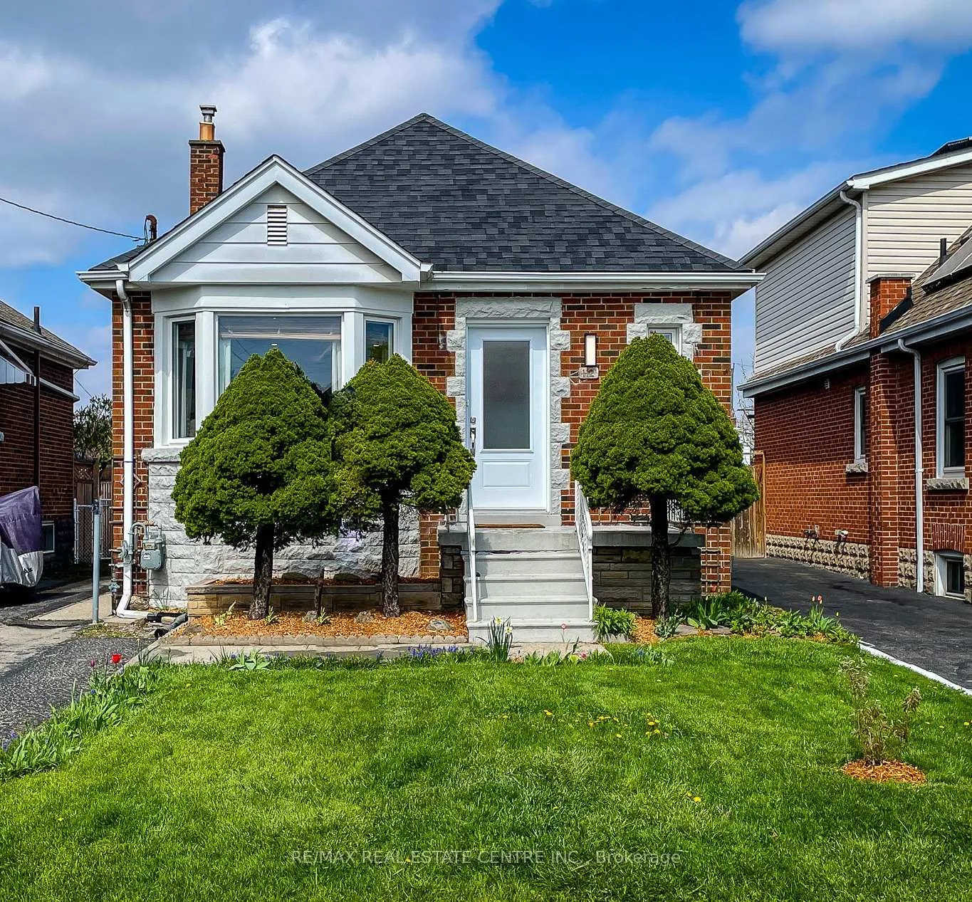 Photo 3 of 112 Tragina Avenue S, Hamilton, Bartonville — HOMEH