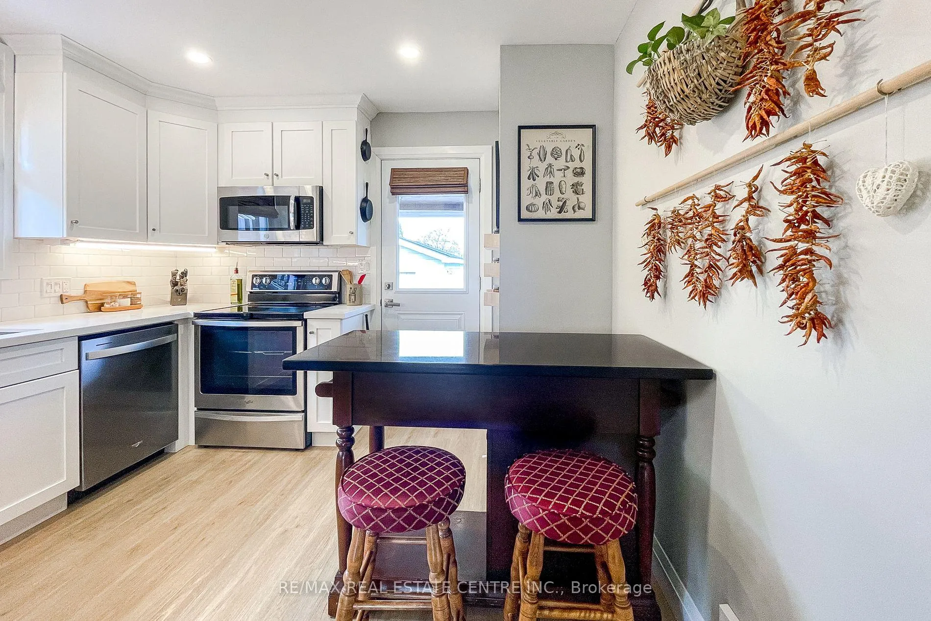 Photo 9 of 112 Tragina Avenue S, Hamilton, Bartonville — HOMEH