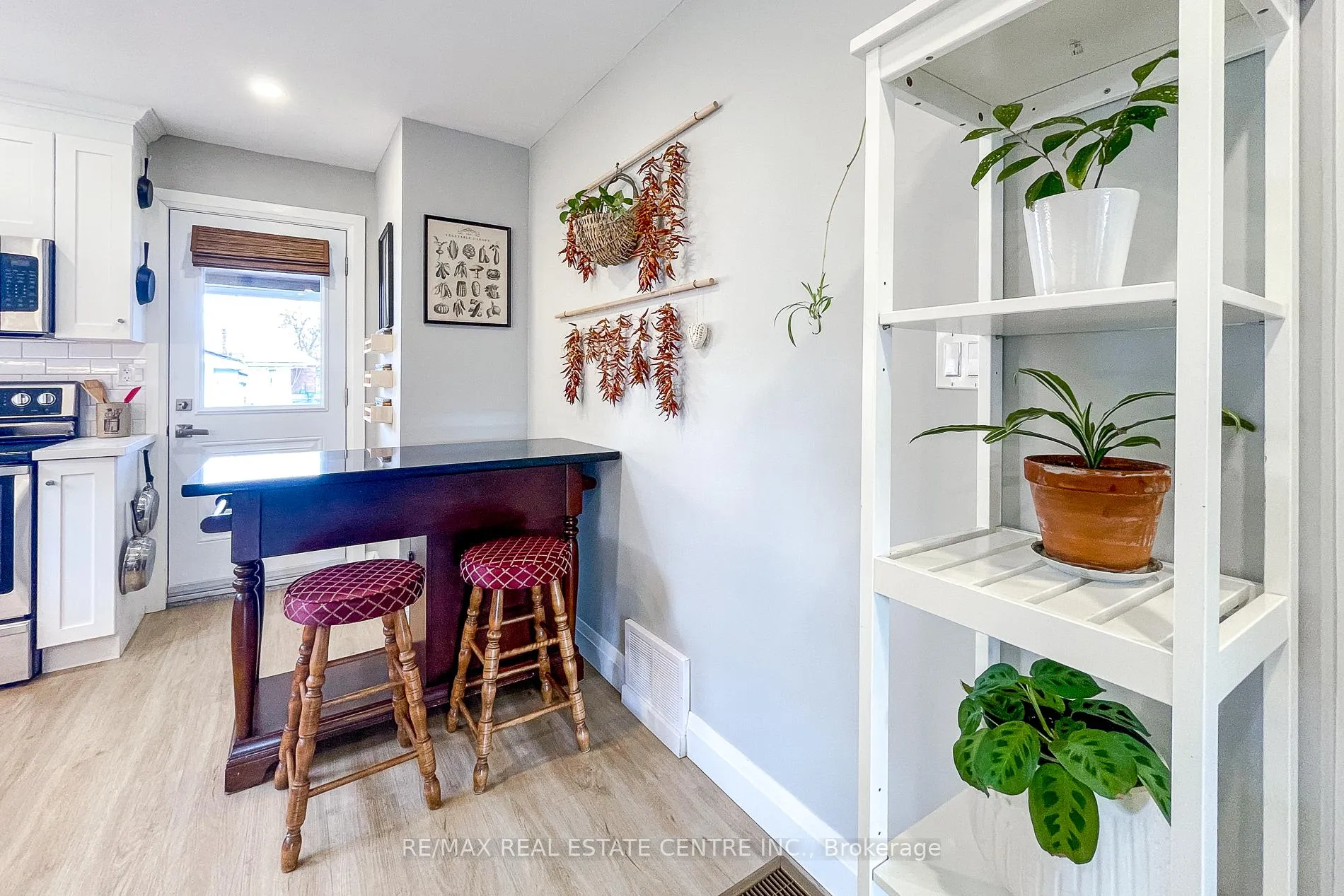 Photo 11 of 112 Tragina Avenue S, Hamilton, Bartonville — HOMEH