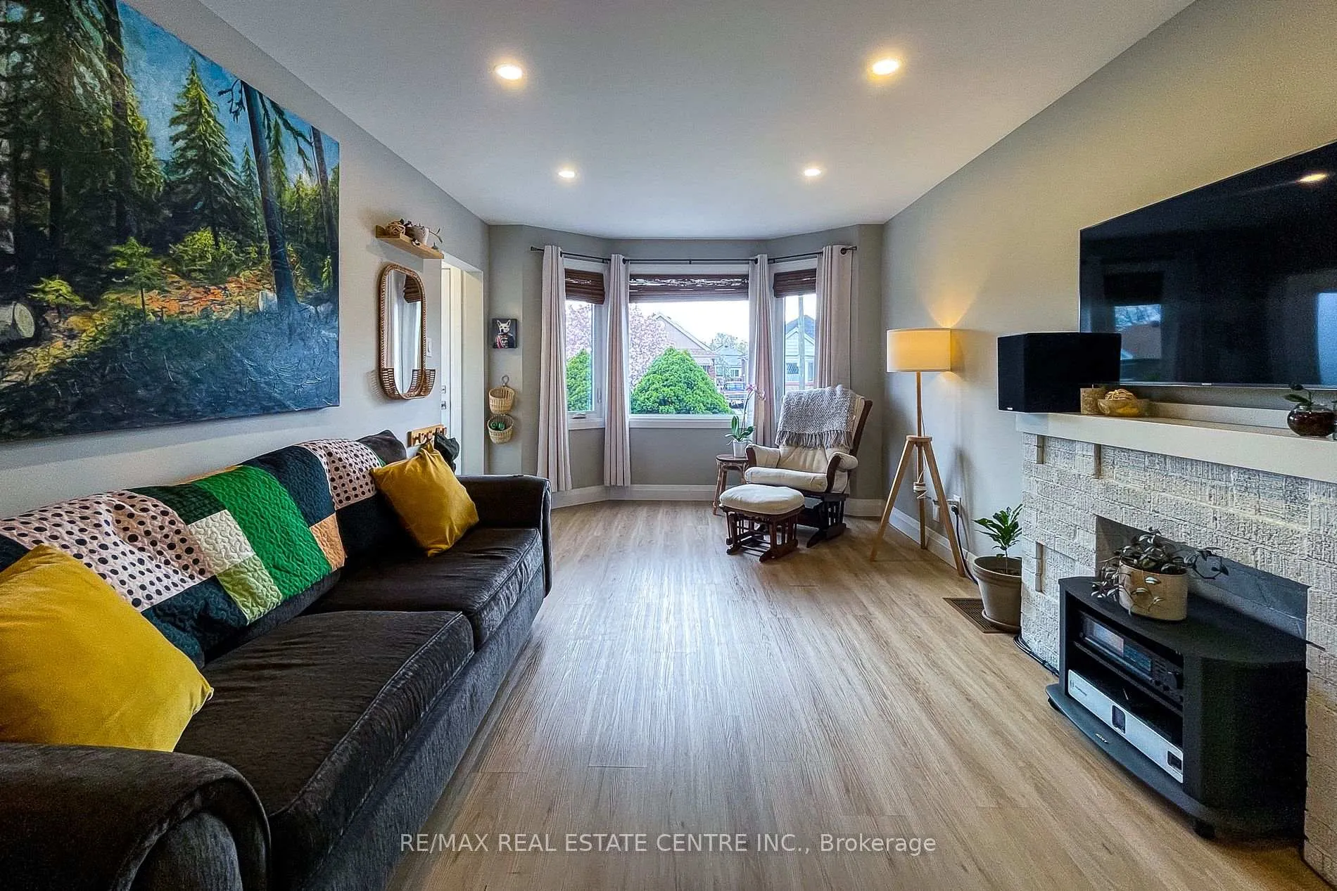 Photo 16 of 112 Tragina Avenue S, Hamilton, Bartonville — HOMEH