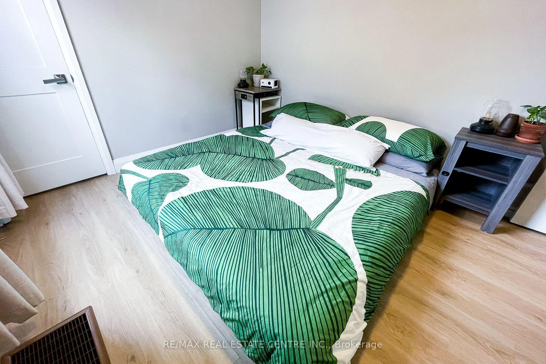 Photo 24 of 112 Tragina Avenue S, Hamilton, Bartonville — HOMEH