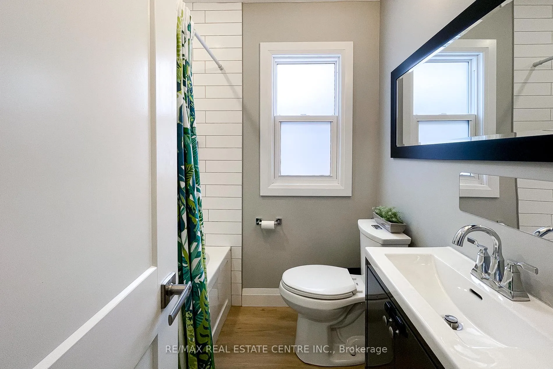 Photo 25 of 112 Tragina Avenue S, Hamilton, Bartonville — HOMEH