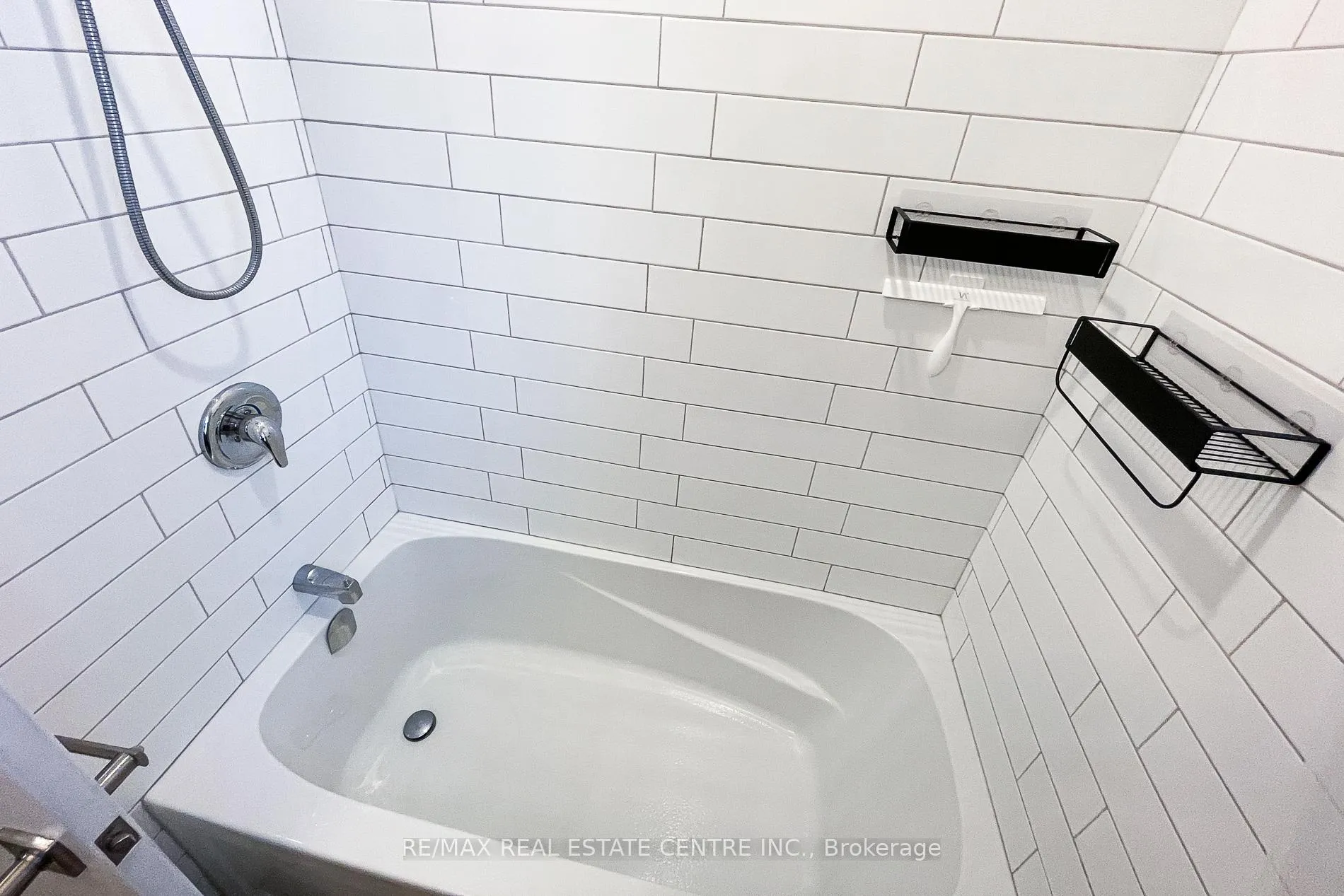 Photo 27 of 112 Tragina Avenue S, Hamilton, Bartonville — HOMEH