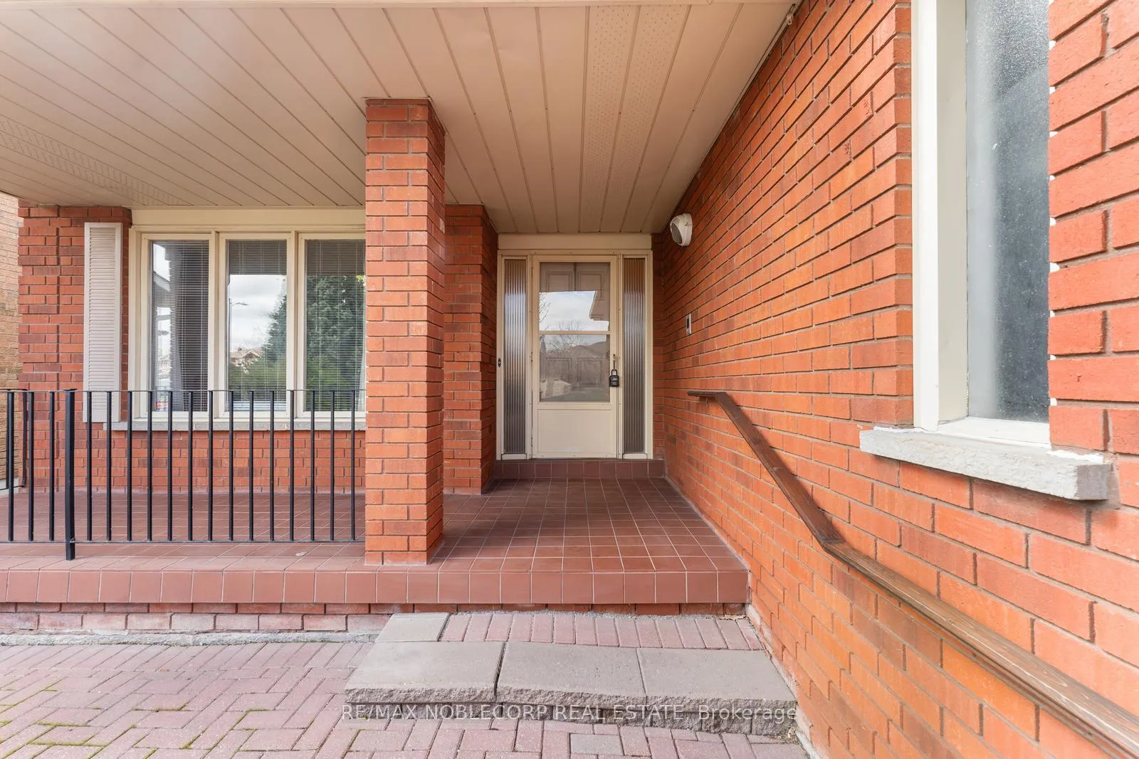 Photo 7 of 19 Castlehill Road, Vaughan, Maple — HOMEH