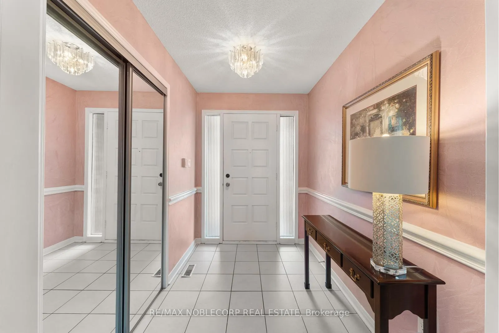 Photo 8 of 19 Castlehill Road, Vaughan, Maple — HOMEH