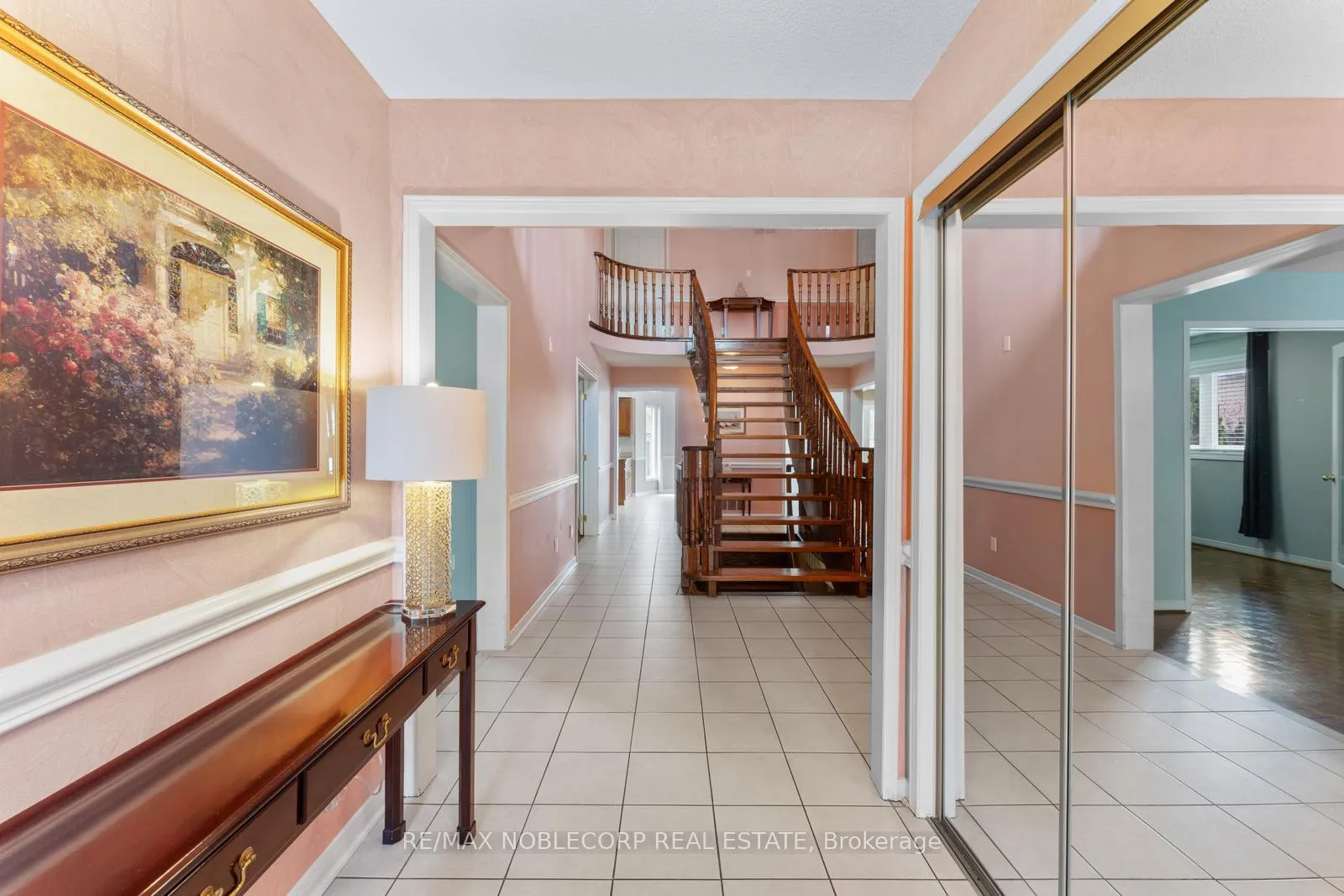 Photo 9 of 19 Castlehill Road, Vaughan, Maple — HOMEH