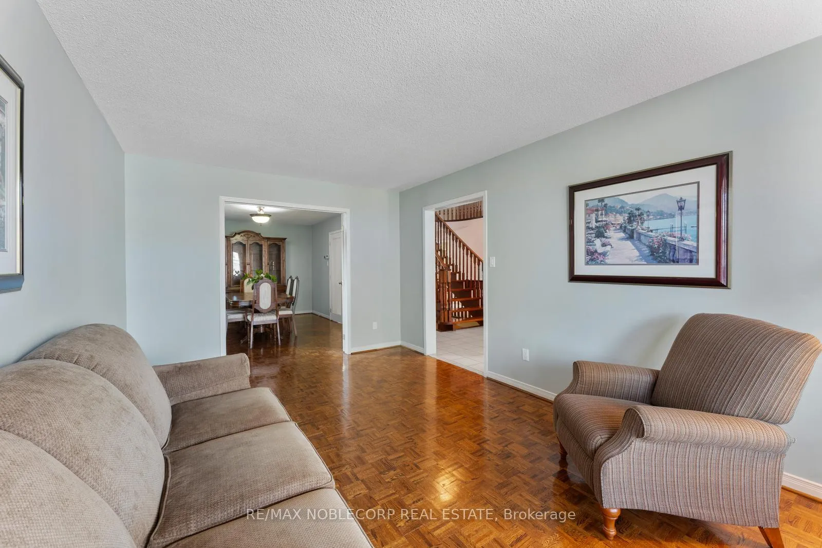Photo 12 of 19 Castlehill Road, Vaughan, Maple — HOMEH