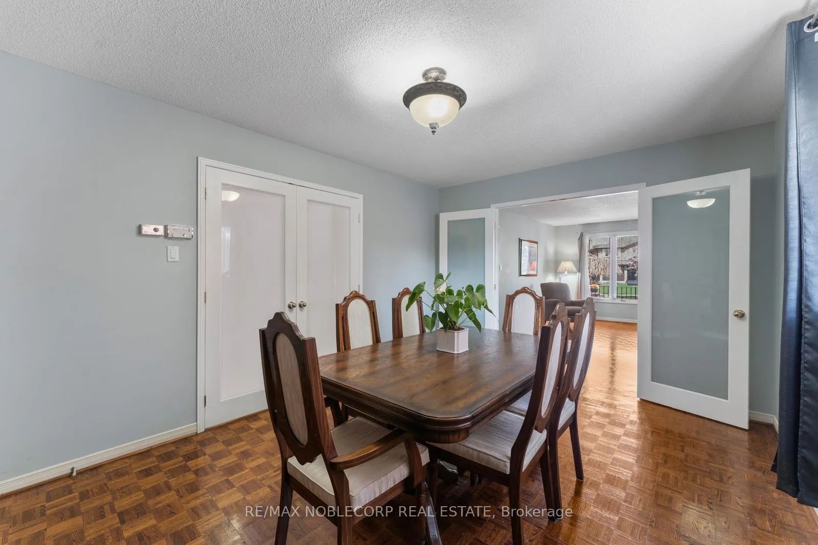 Photo 13 of 19 Castlehill Road, Vaughan, Maple — HOMEH