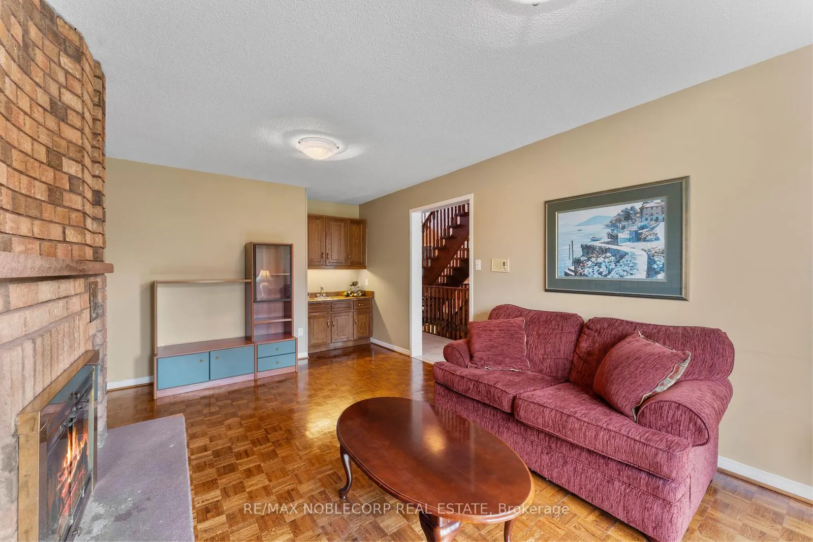 Photo 15 of 19 Castlehill Road, Vaughan, Maple — HOMEH