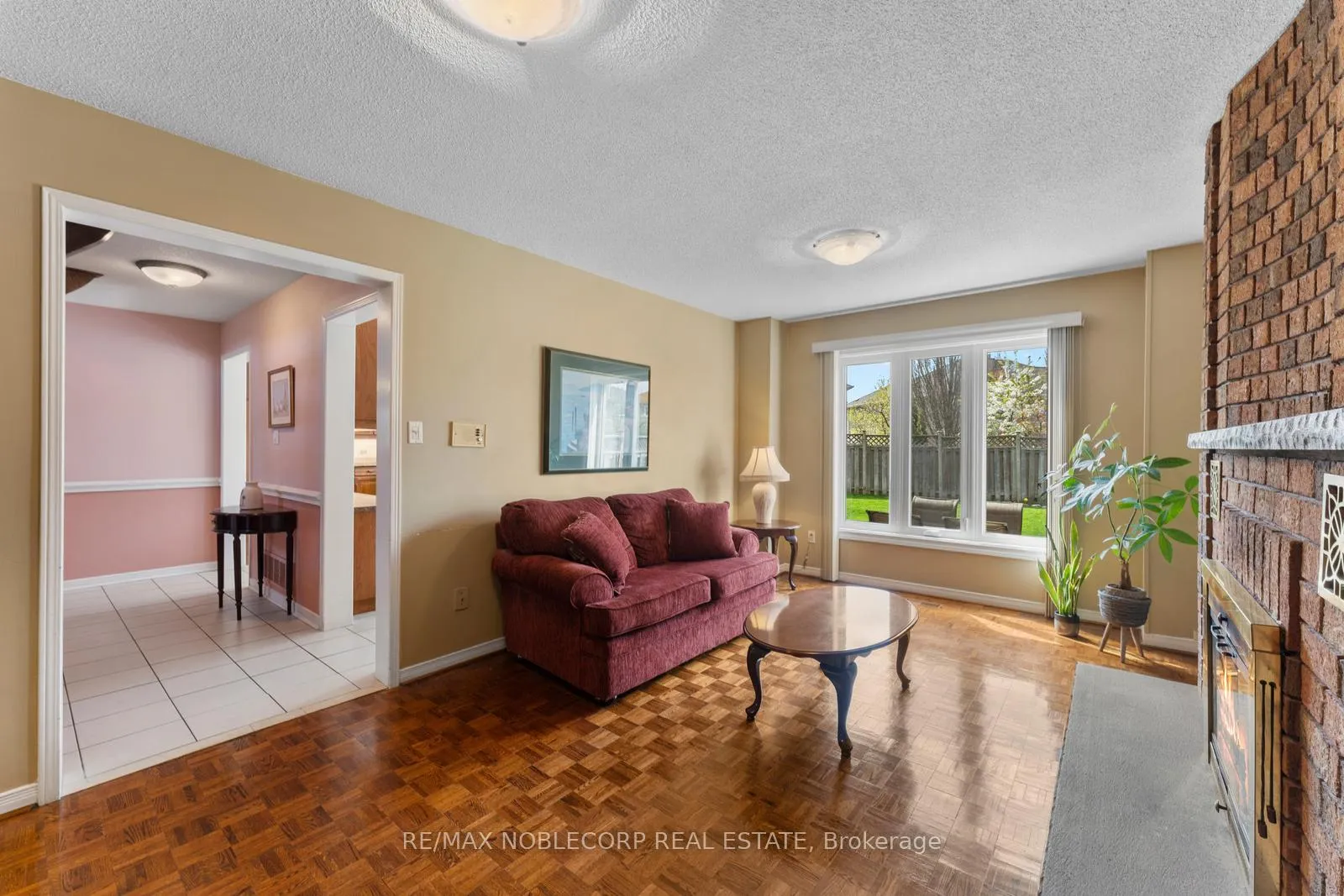 Photo 16 of 19 Castlehill Road, Vaughan, Maple — HOMEH
